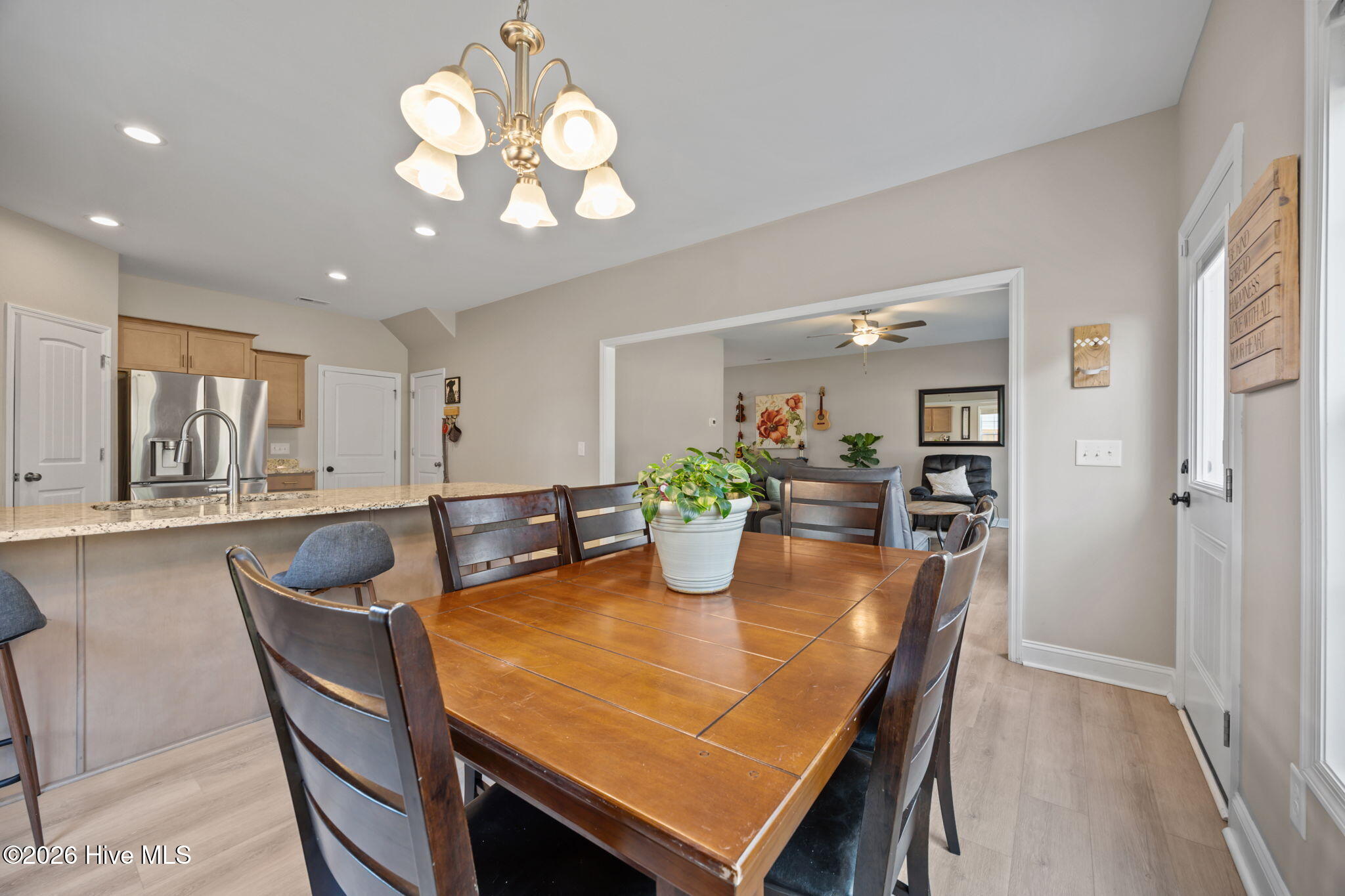 100561827 | Photo 19