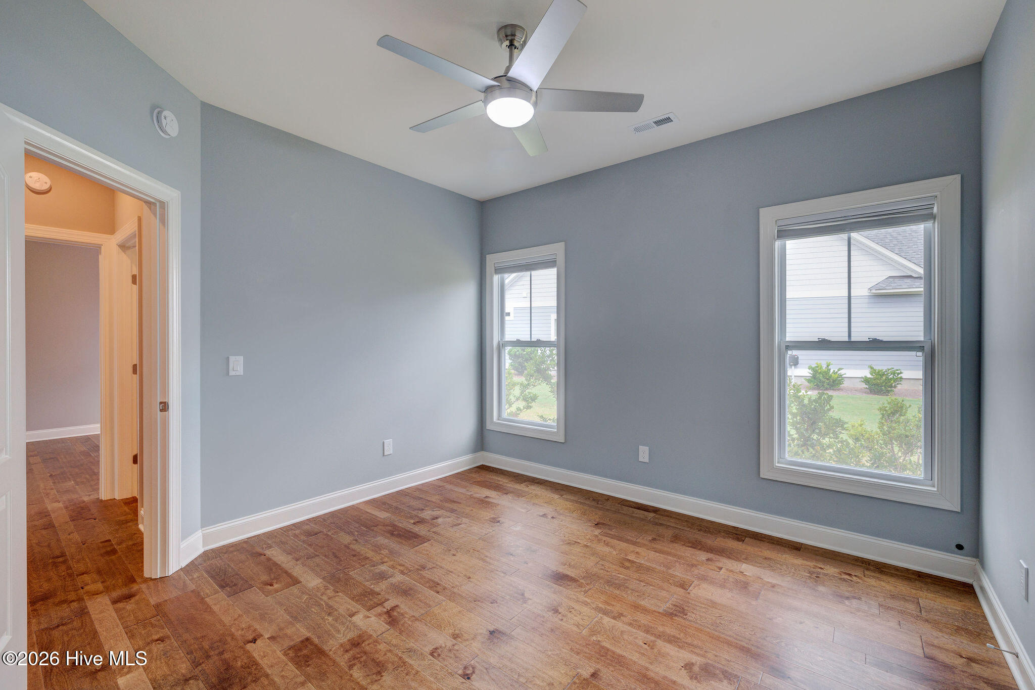 100558232 | Photo 32