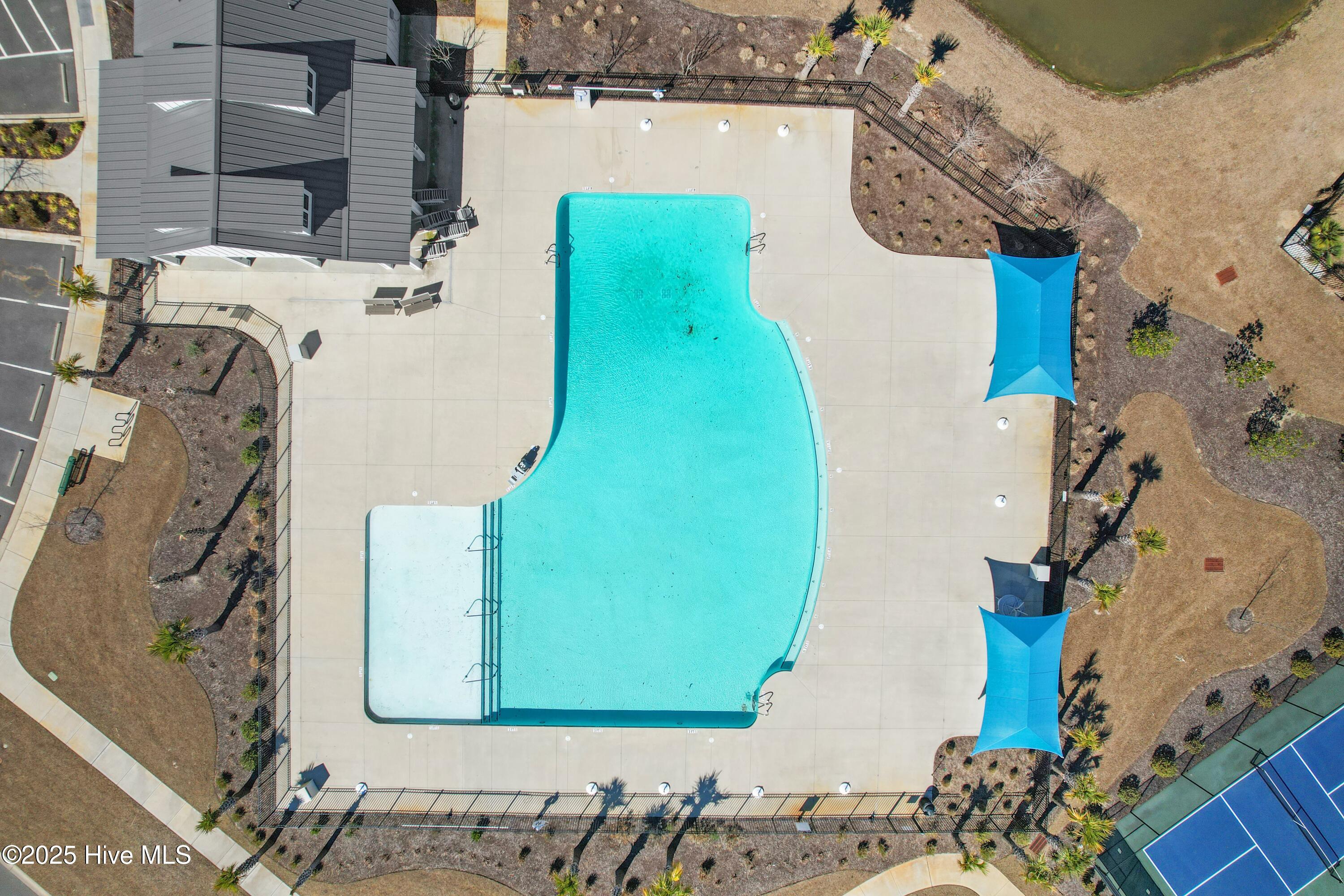 100532742 | Photo 52