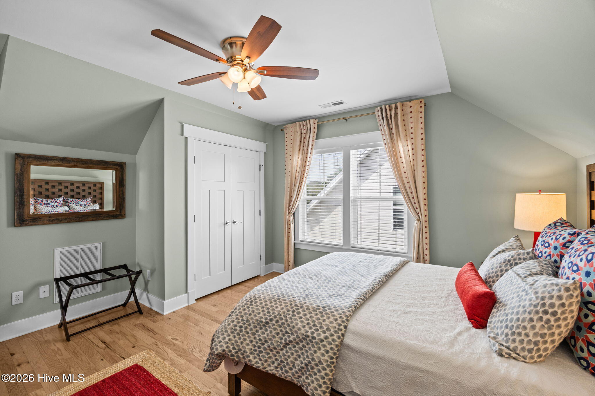 100564521 | Photo 24