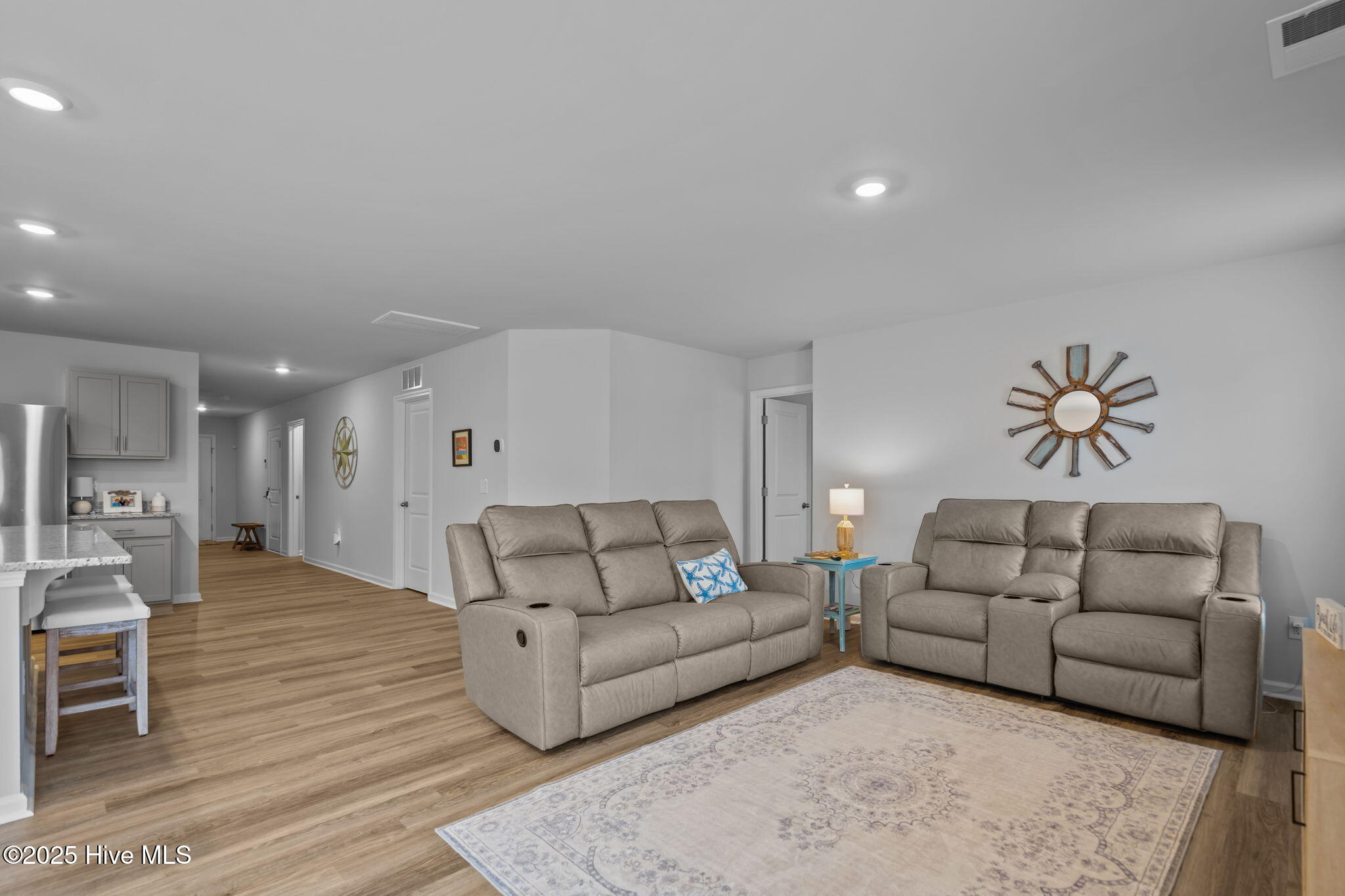 100532150 | Photo 28