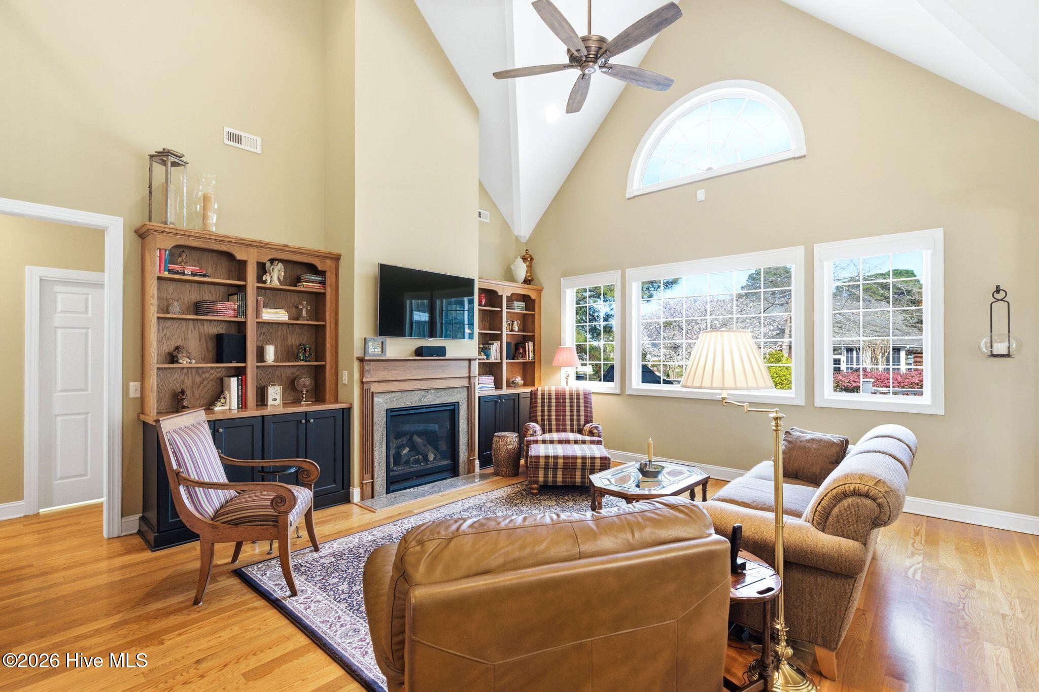 100564231 | Photo 14