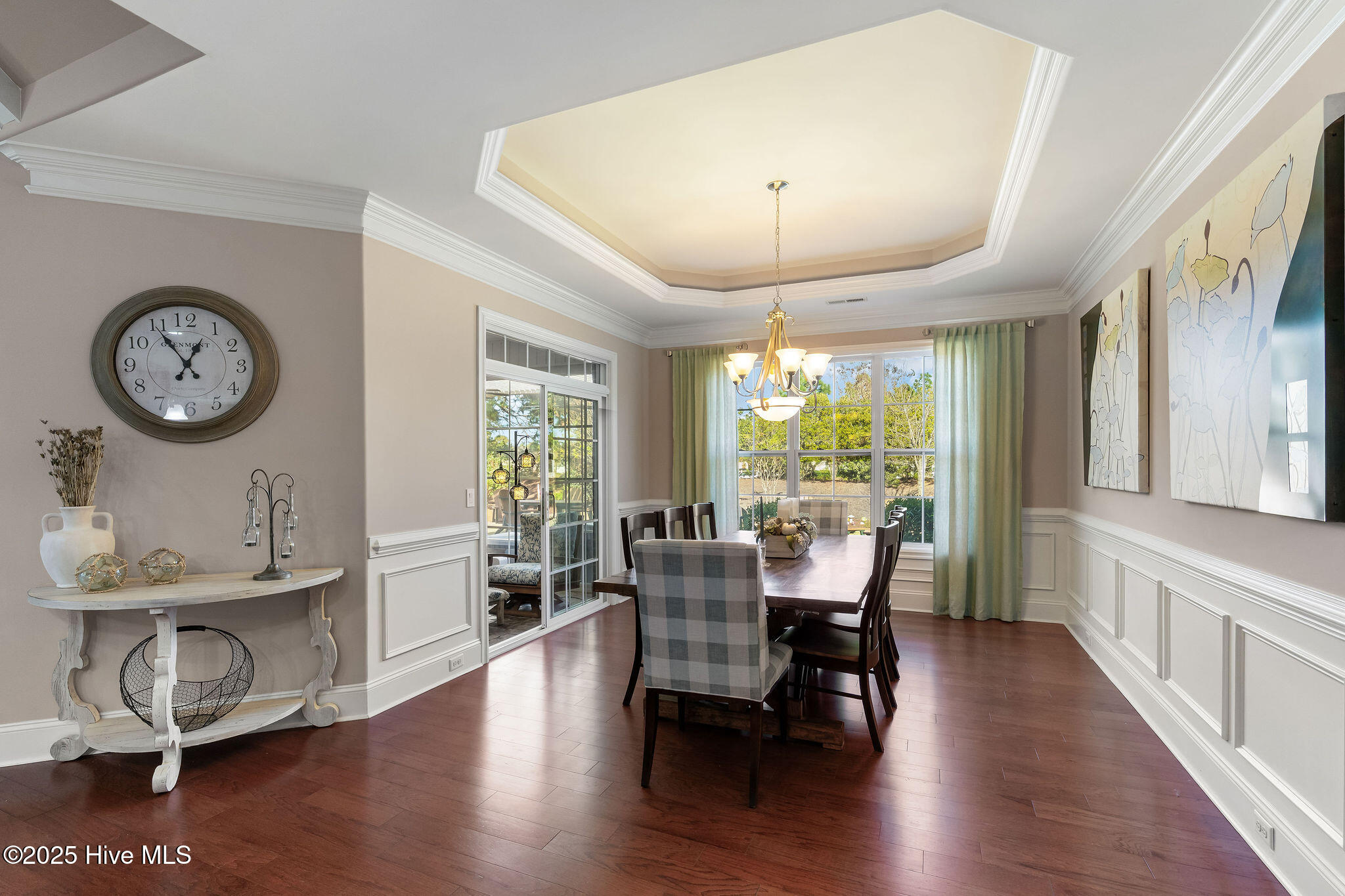 100541913 | Photo 53