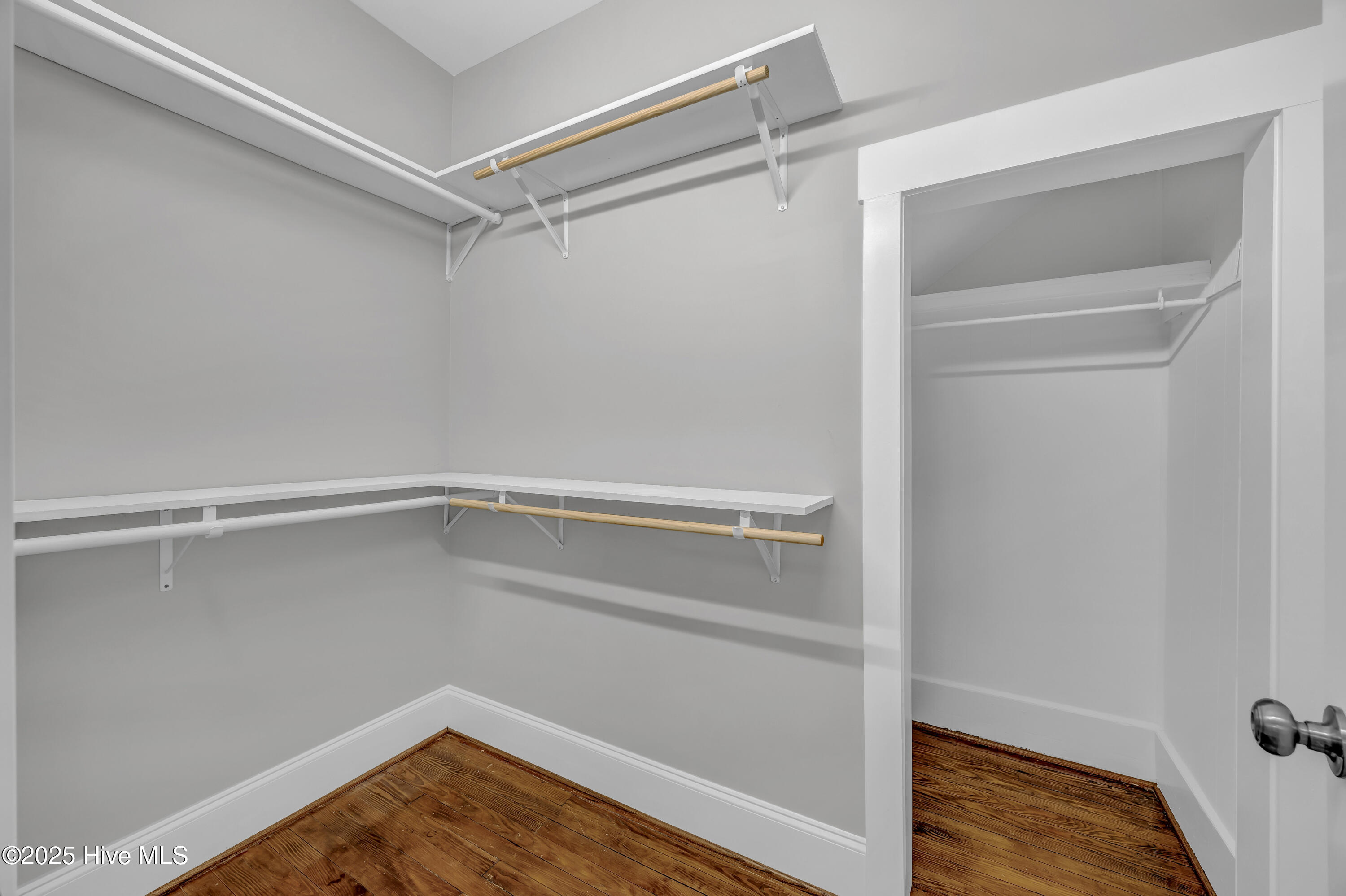 100543572 | Photo 11