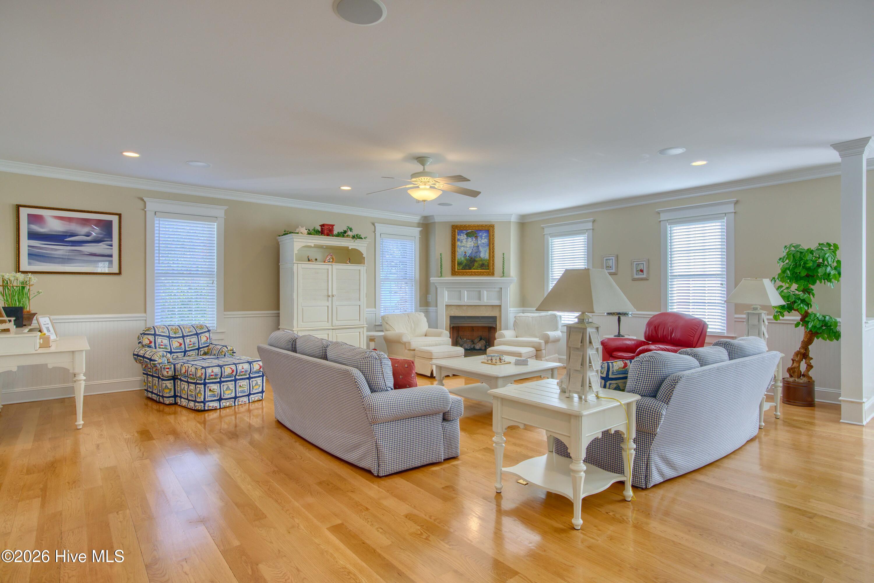 100549111 | Photo 29