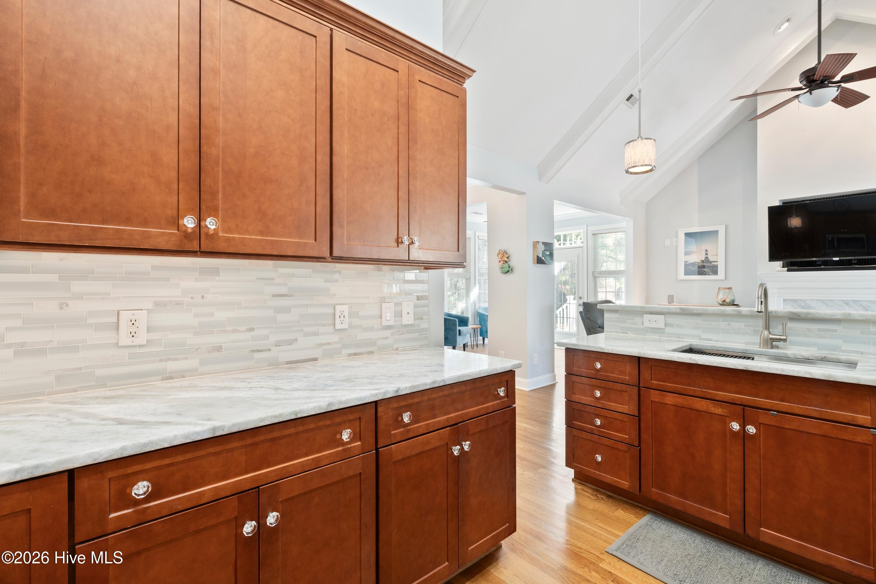 100549432 | Photo 18