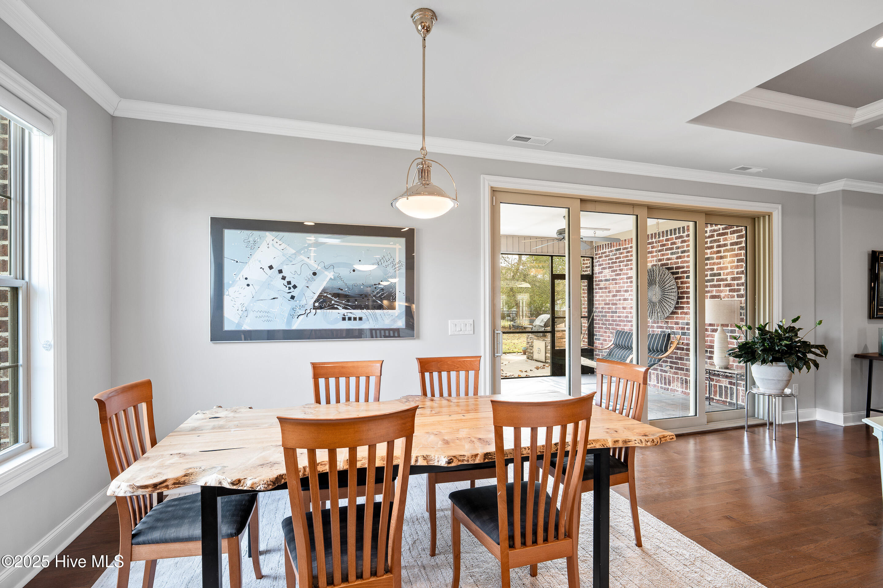 100542955 | Photo 16