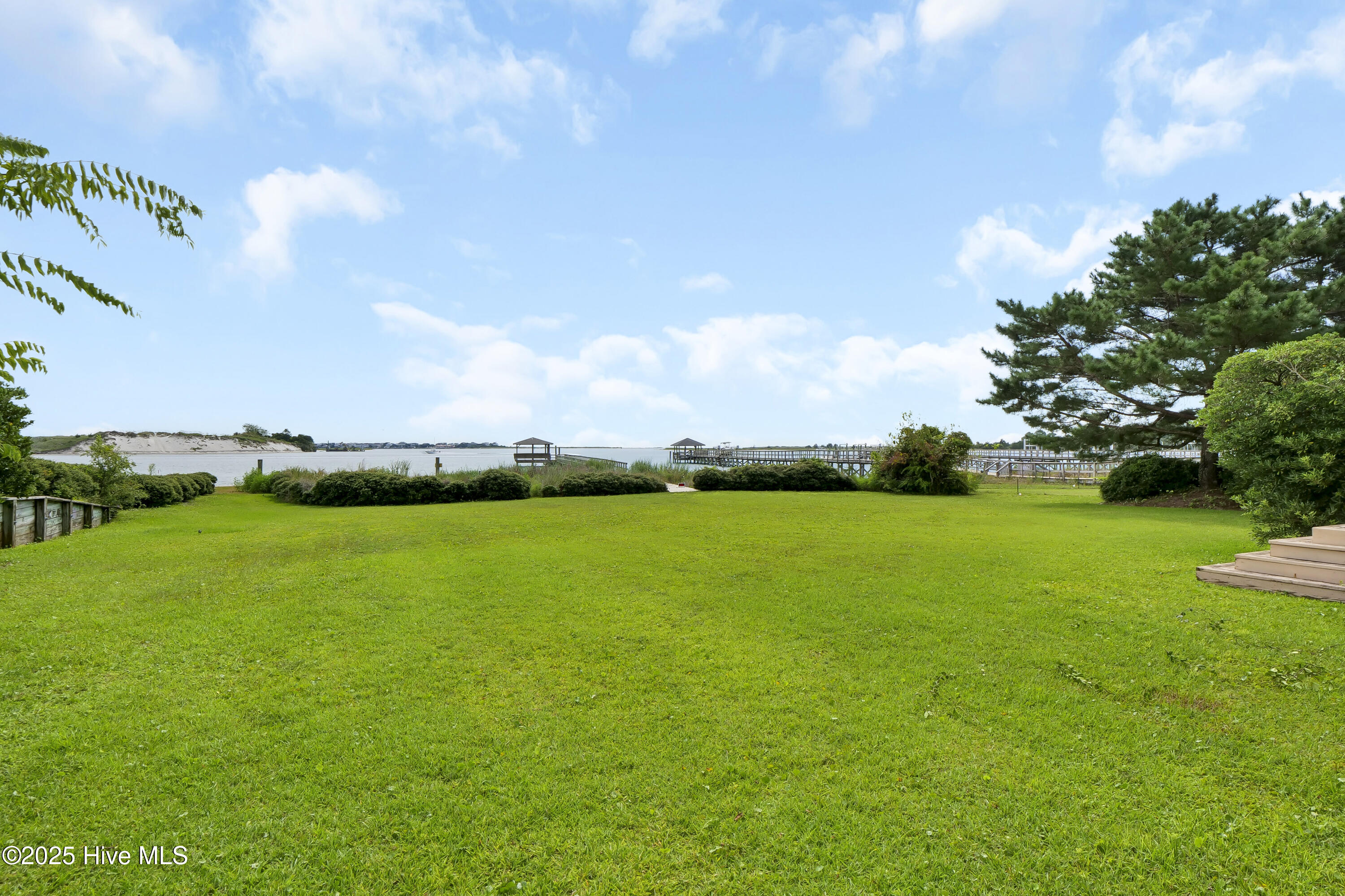 100527389 | Photo 47