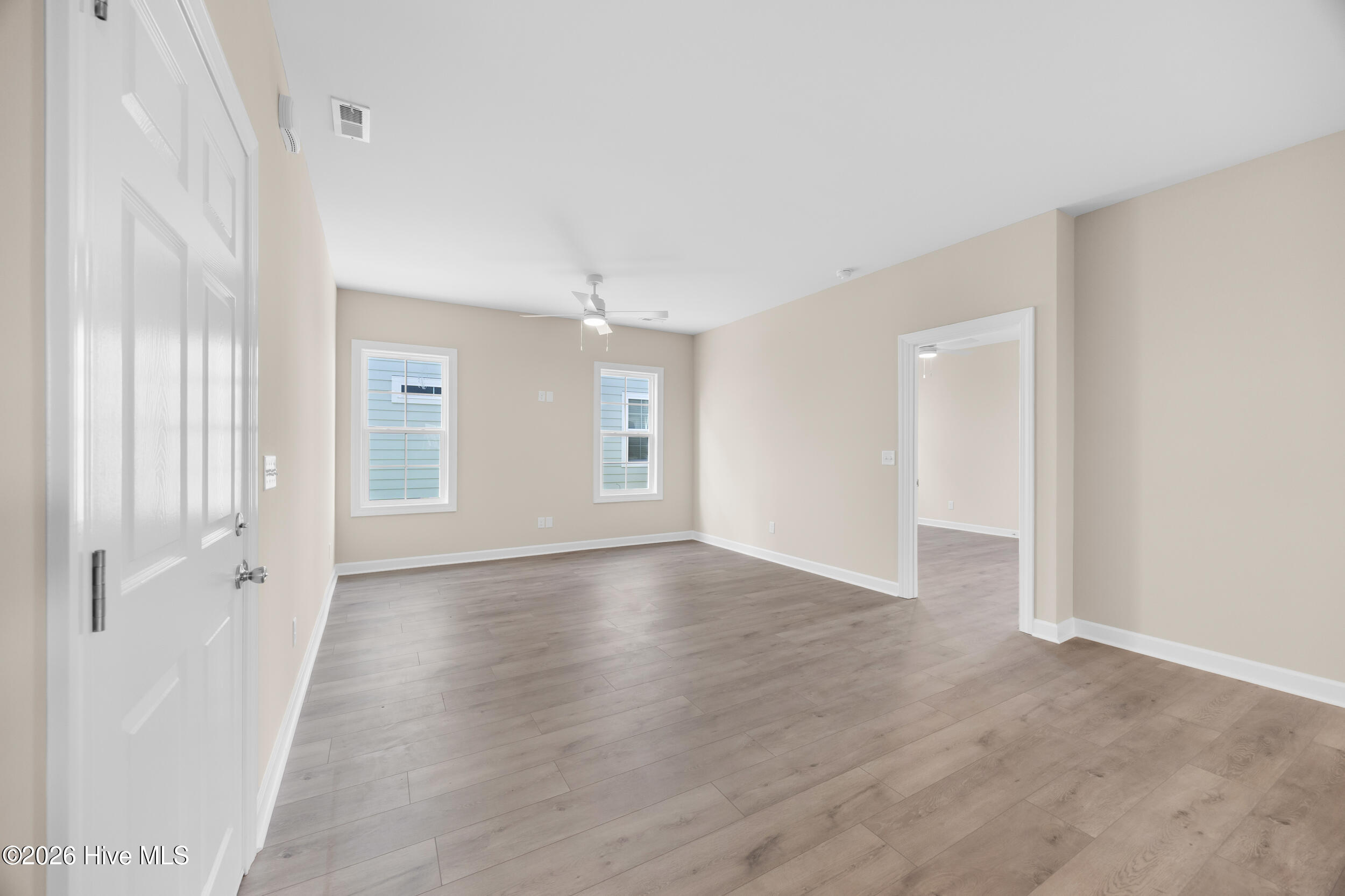 100545866 | Photo 11