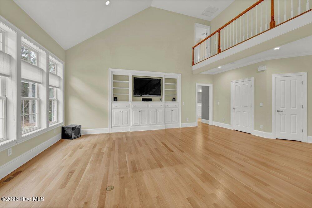 100557041 | Photo 20