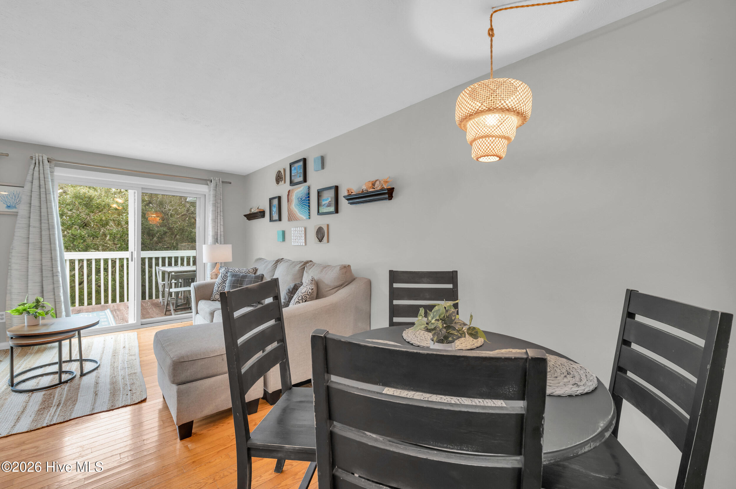 100551803 | Photo 12