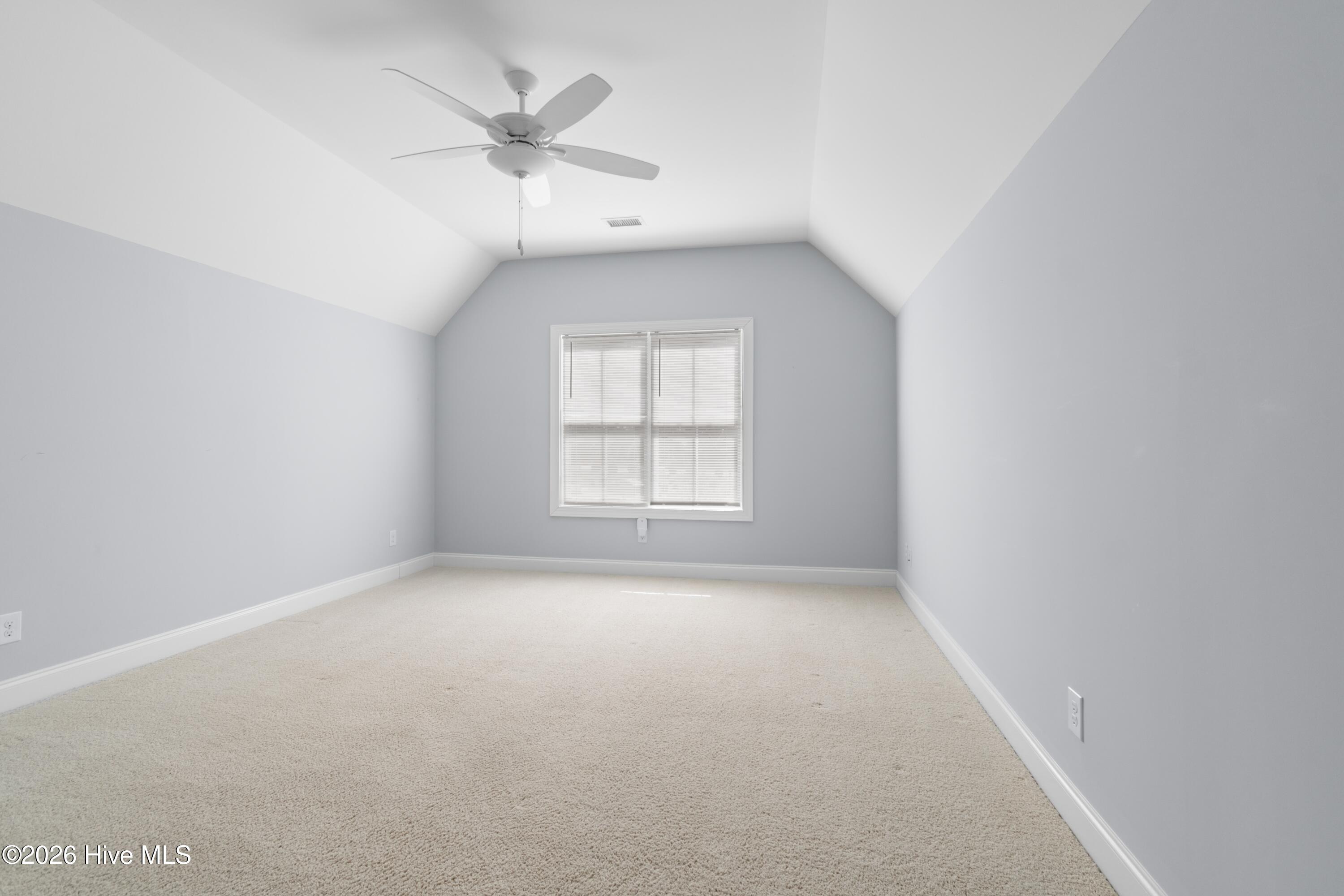 100549158 | Photo 28