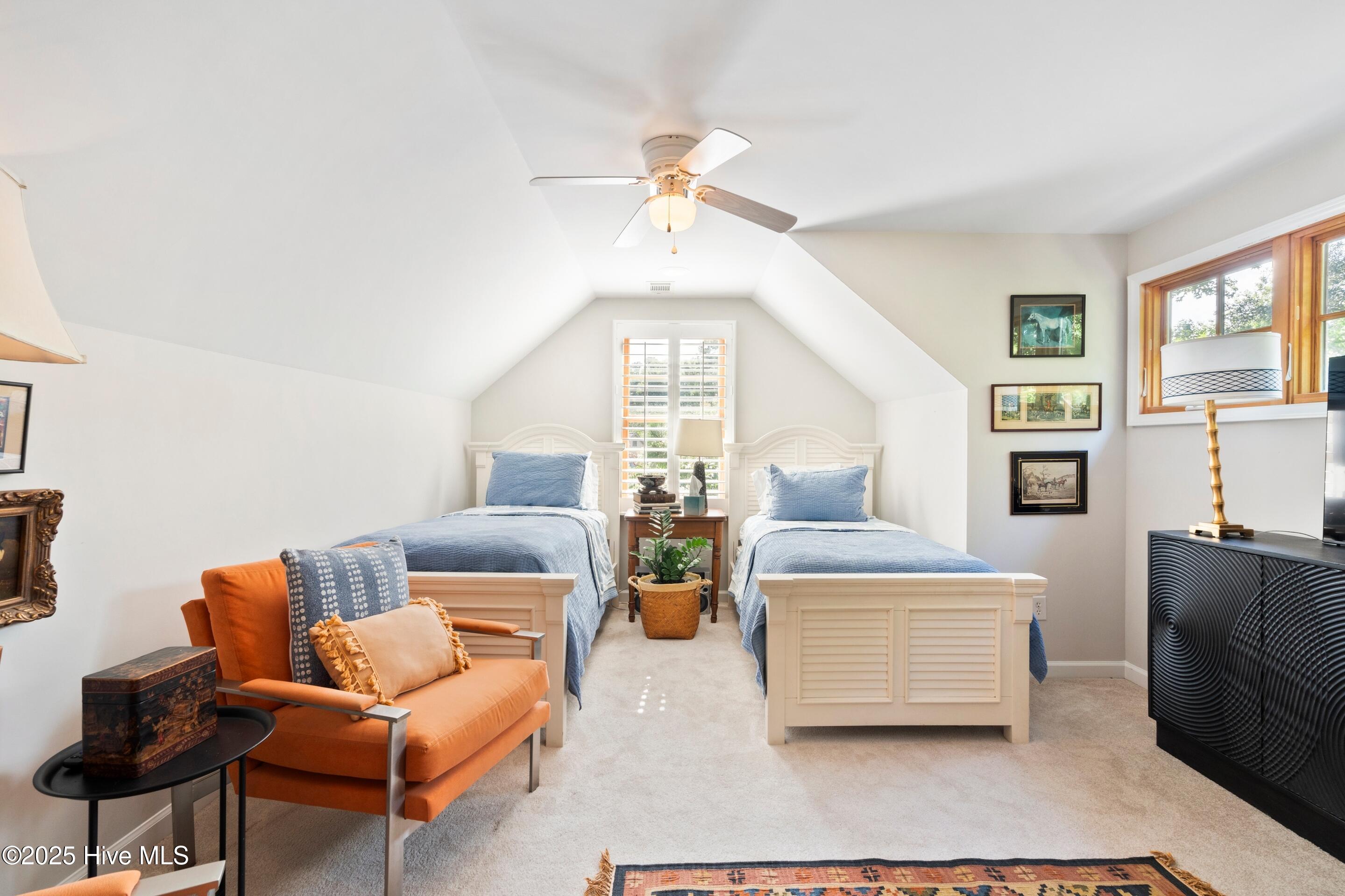 100520389 | Photo 61