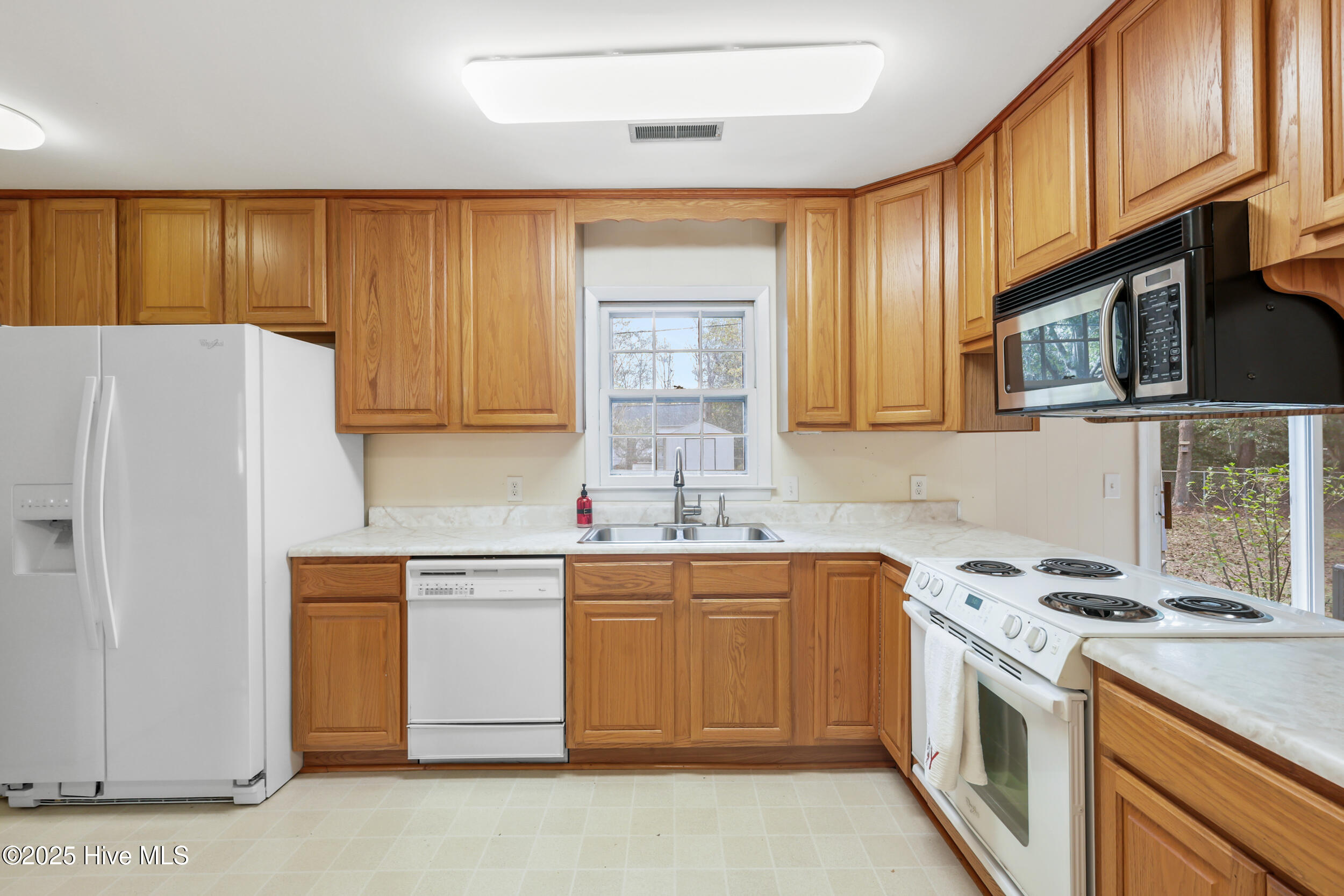 100533068 | Photo 28