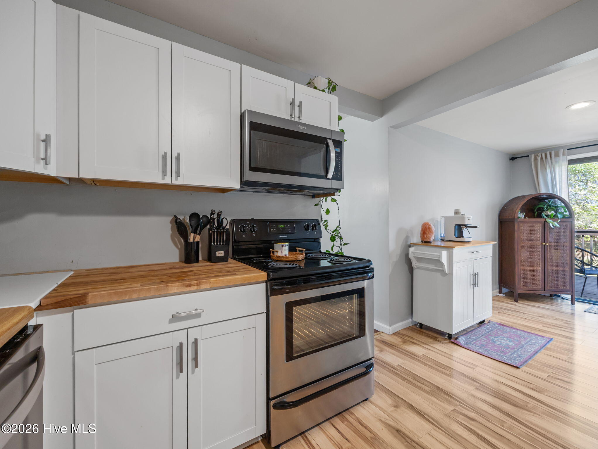 100565303 | Photo 25