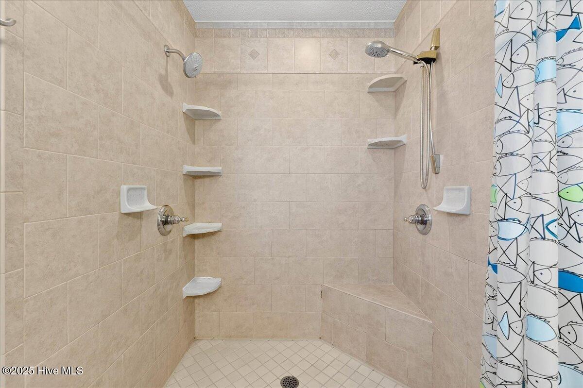 100515123 | Photo 44