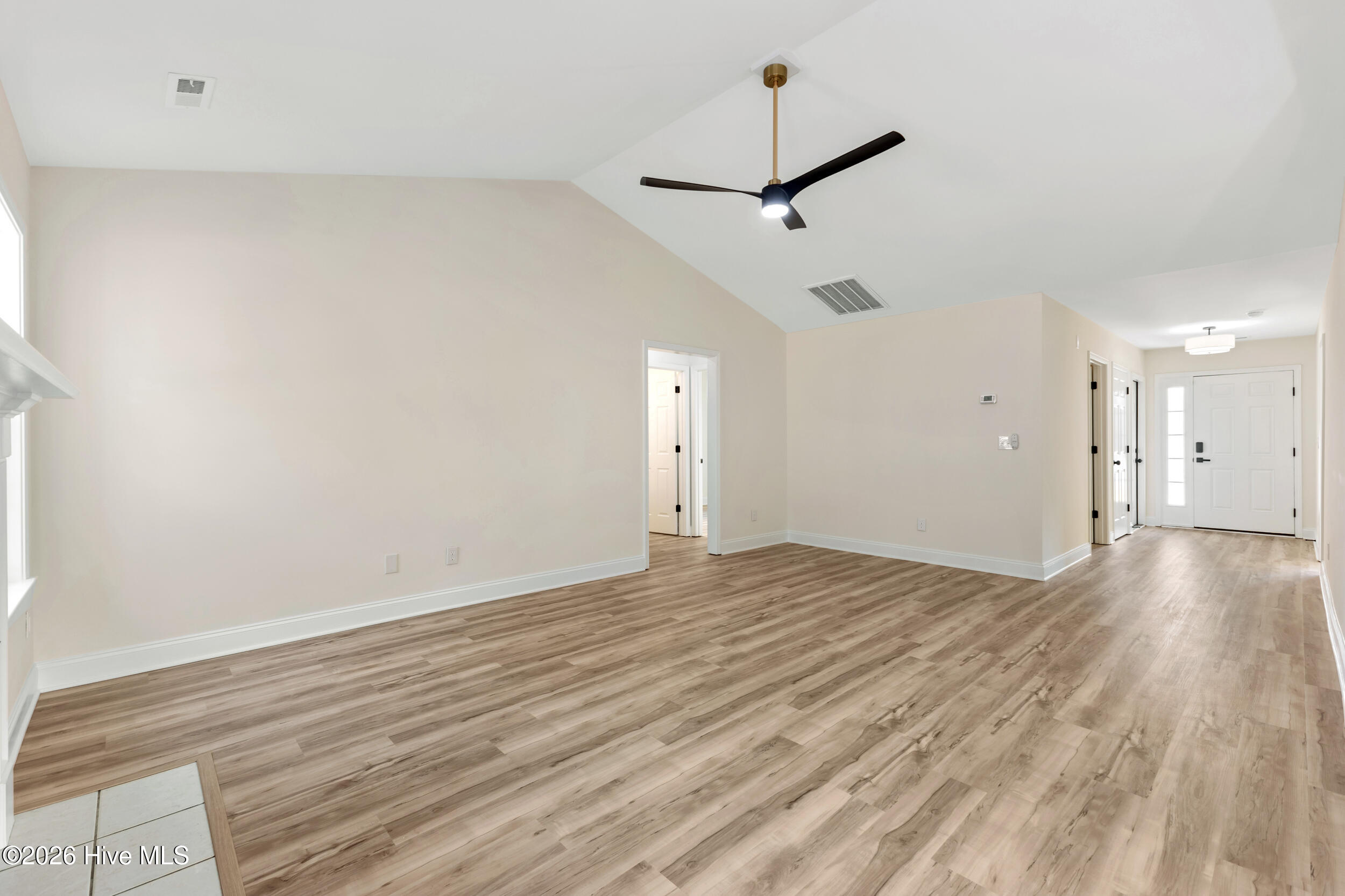 100559842 | Photo 10