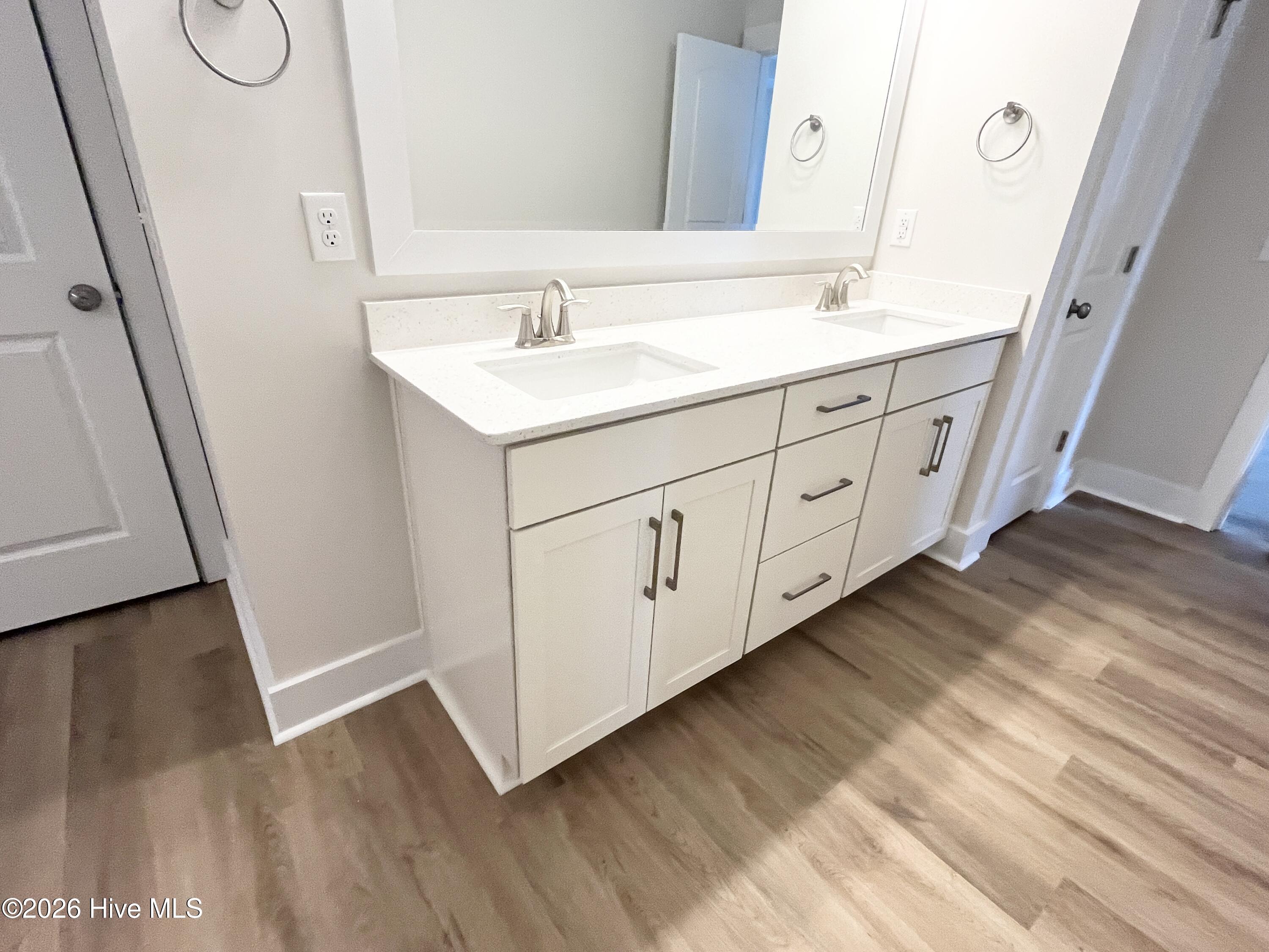 100544974 | Photo 18