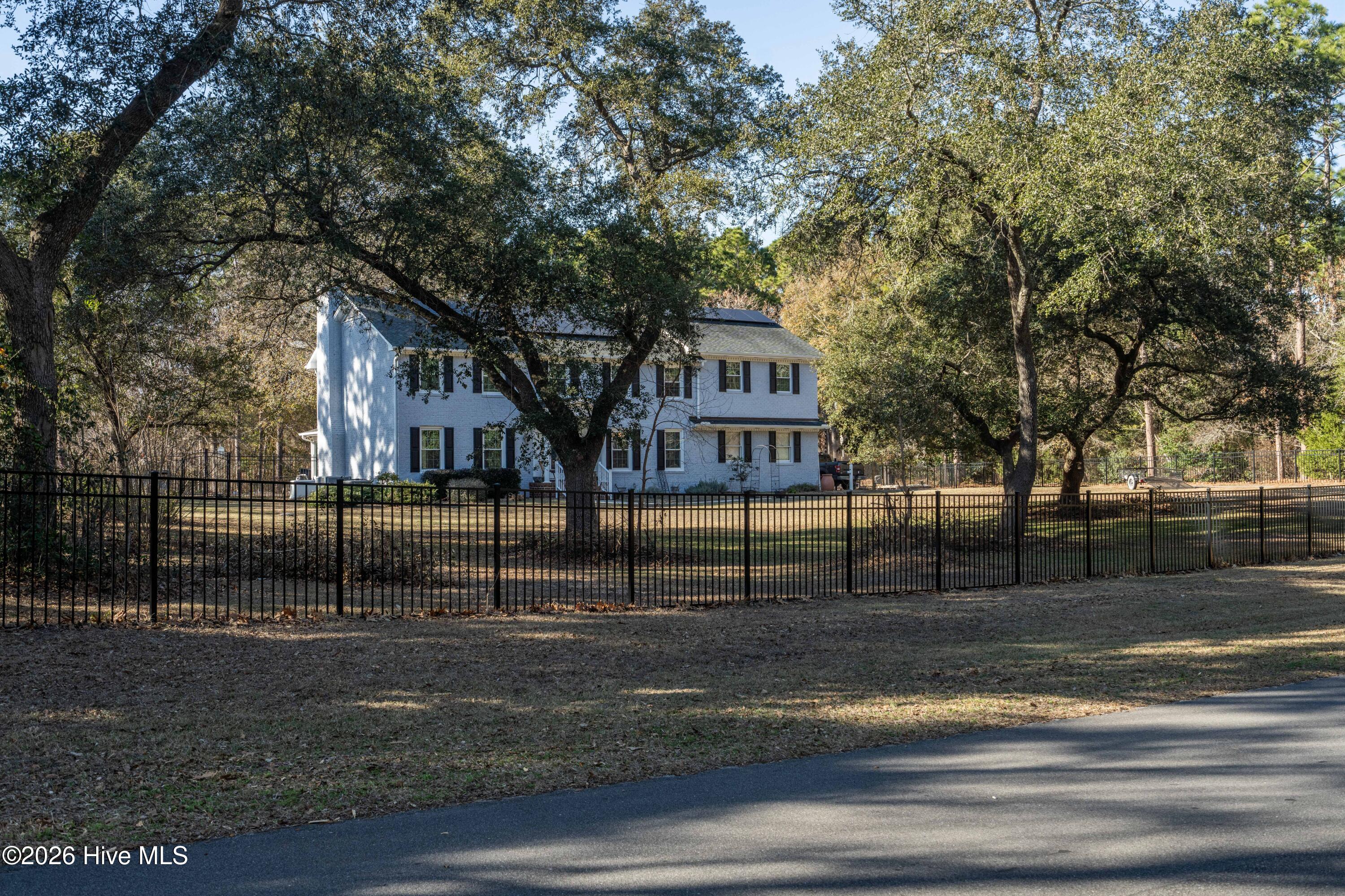 100548733 | Photo 42