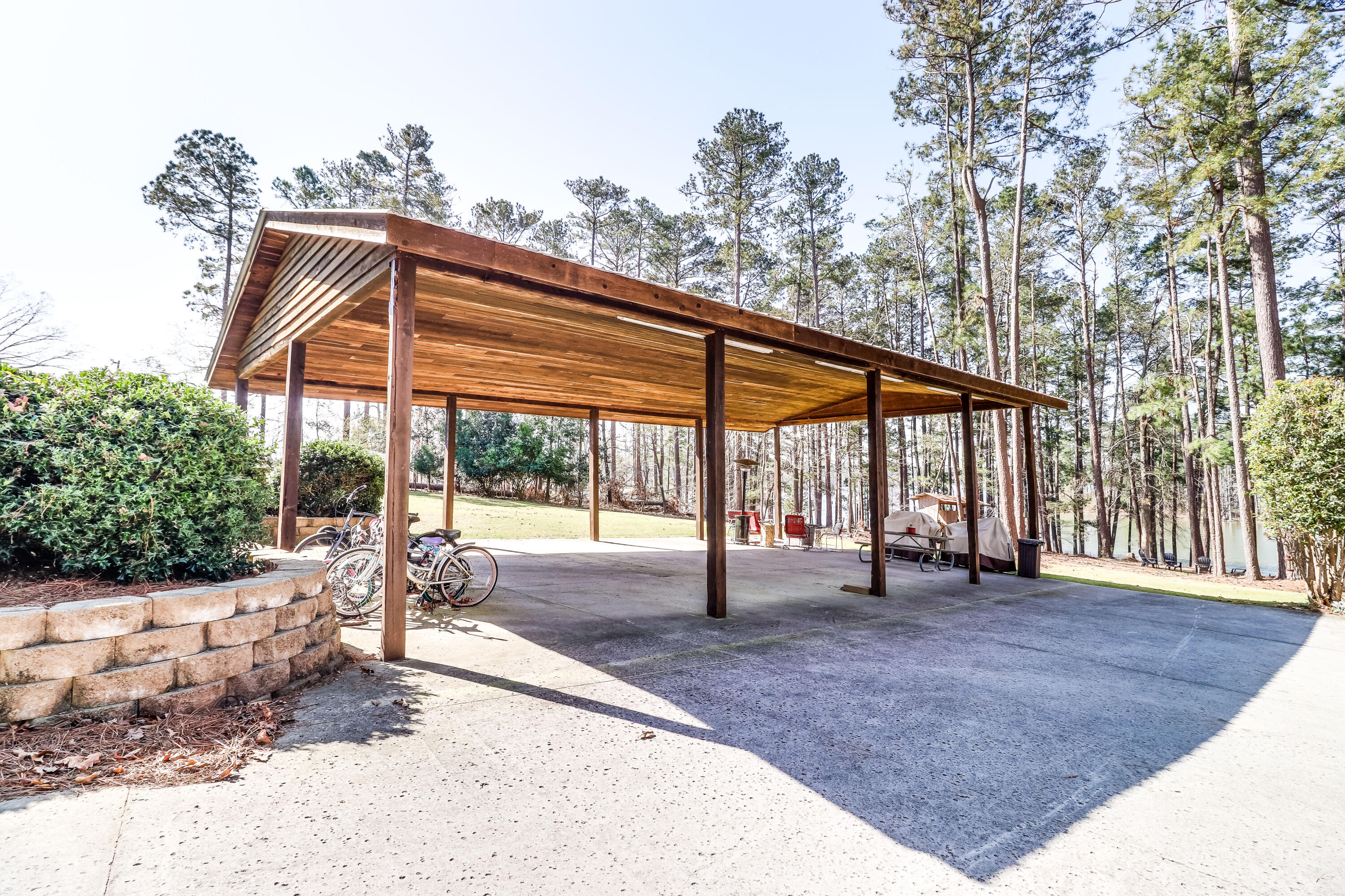 1061 Delaware Dr-40