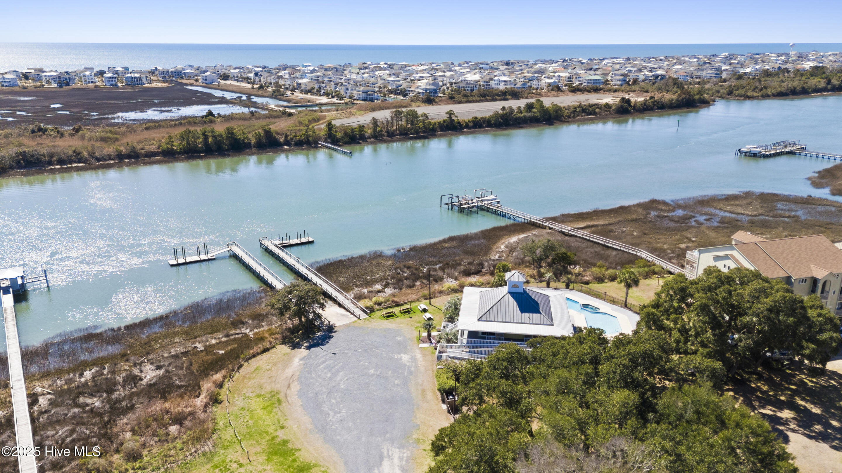 100537718 | Photo 18