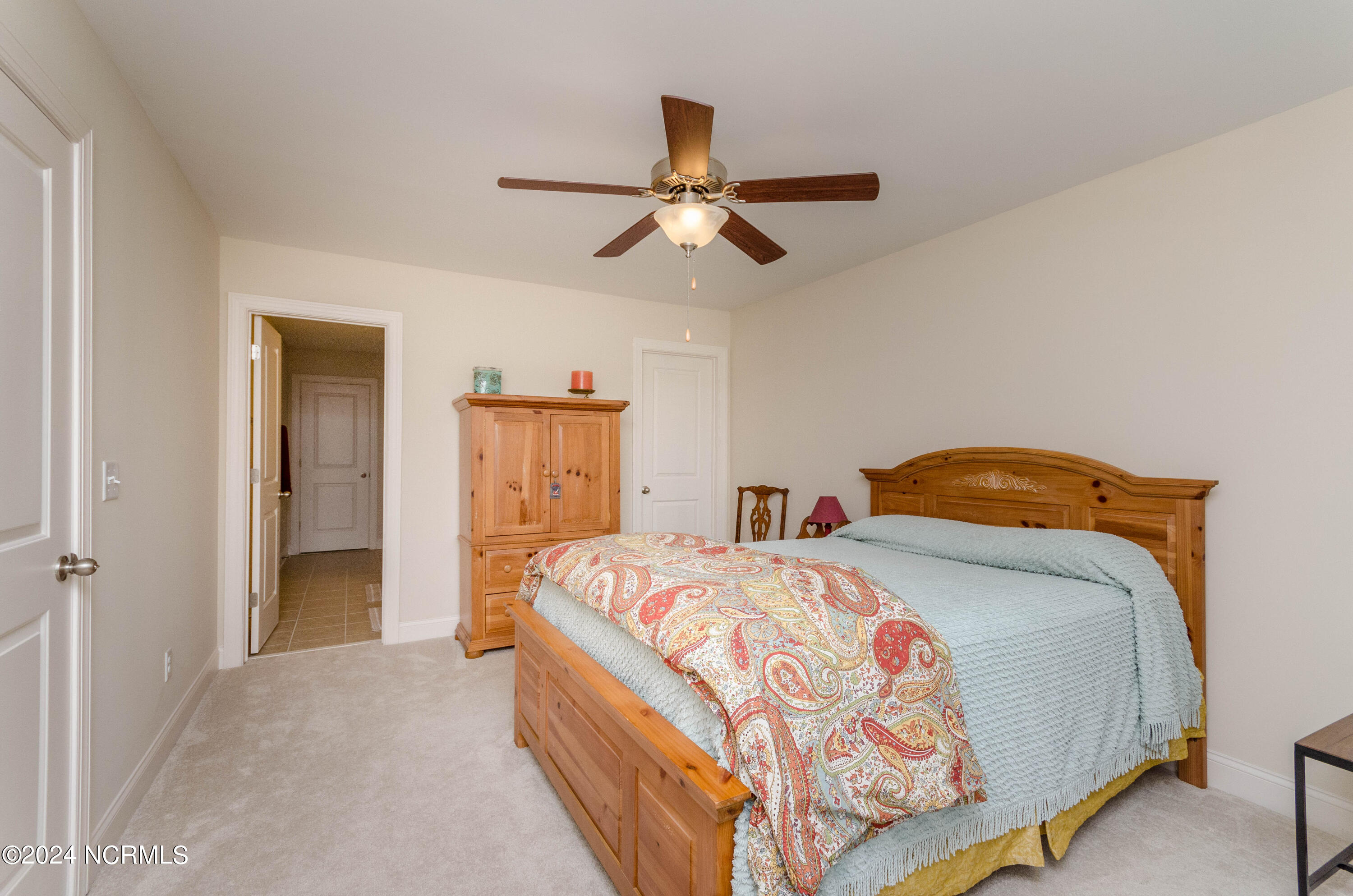 100560622 | Photo 40