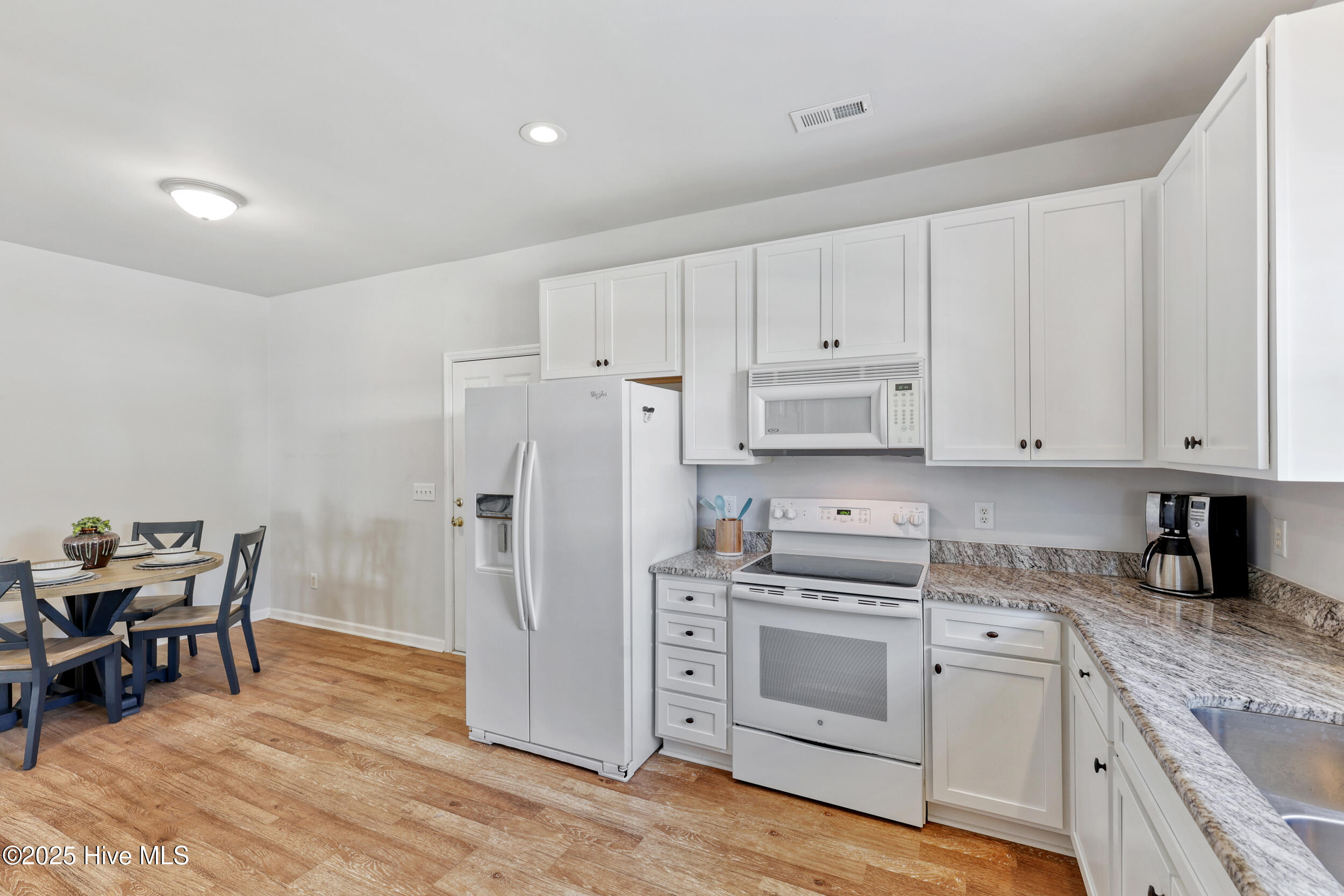 100533187 | Photo 14