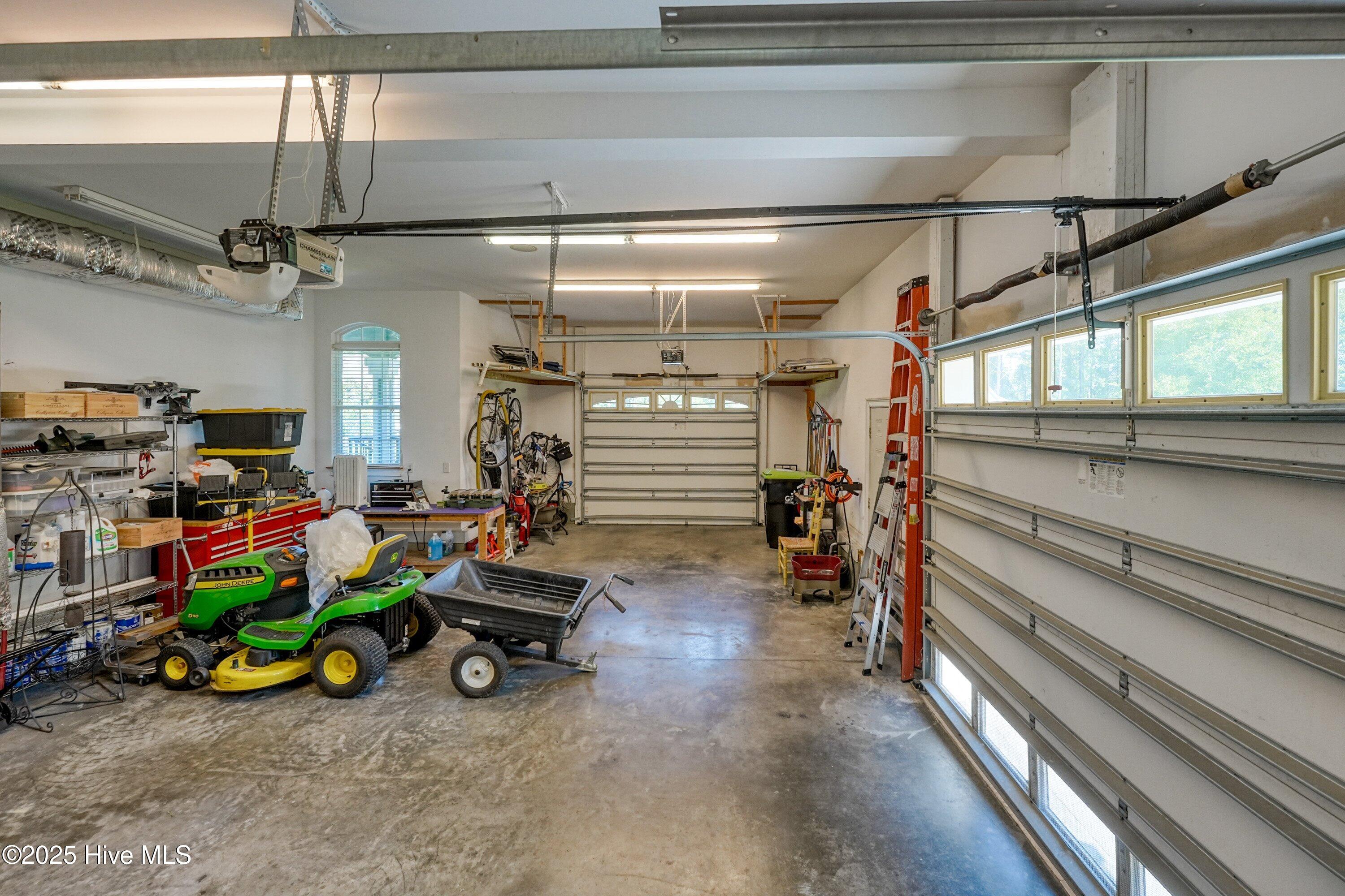 100526883 | Photo 41