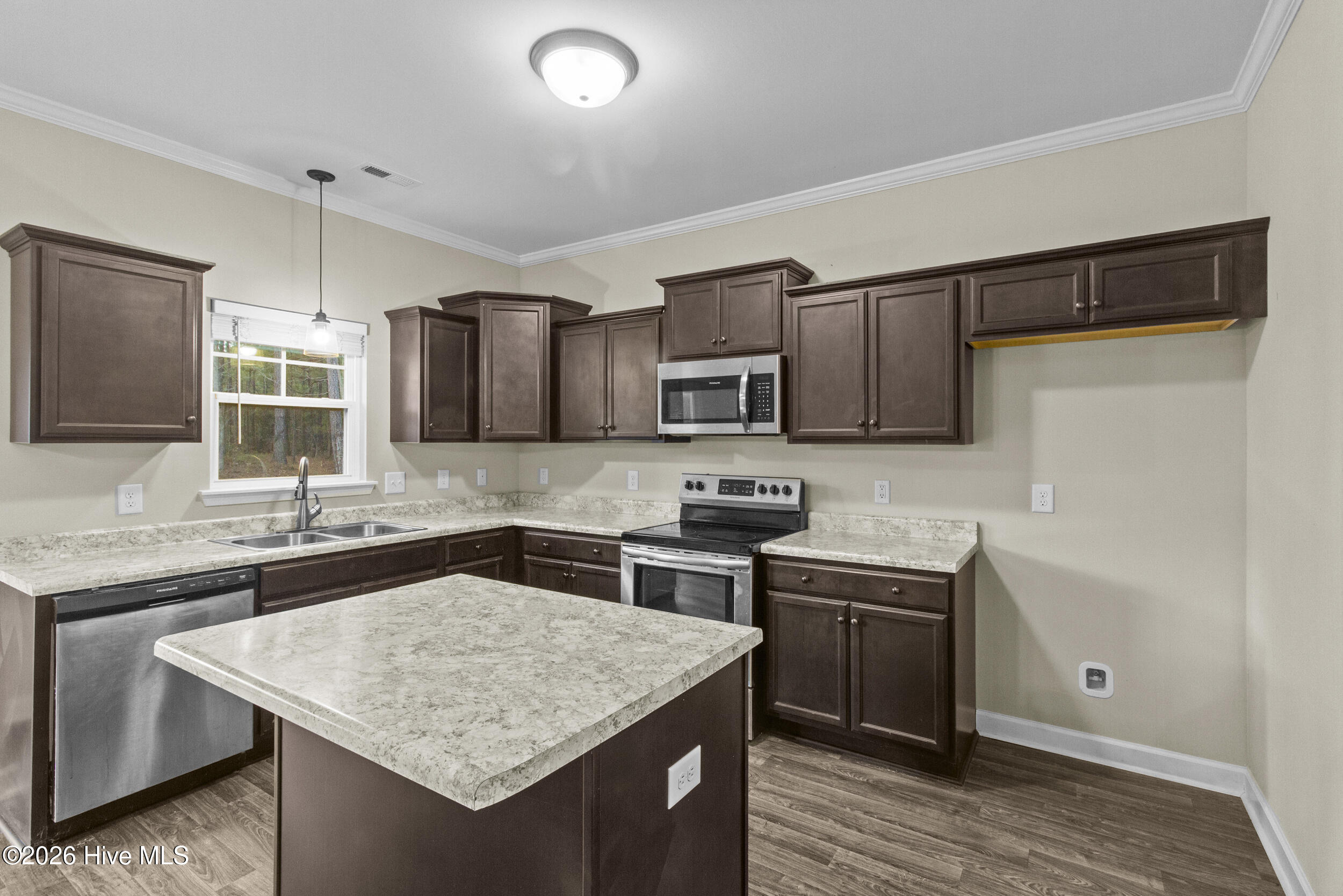 100552565 | Photo 11