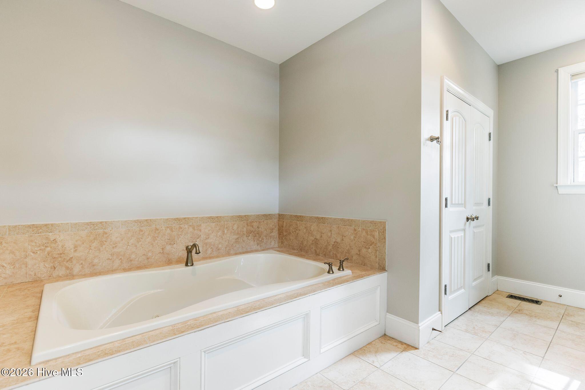 100553307 | Photo 51