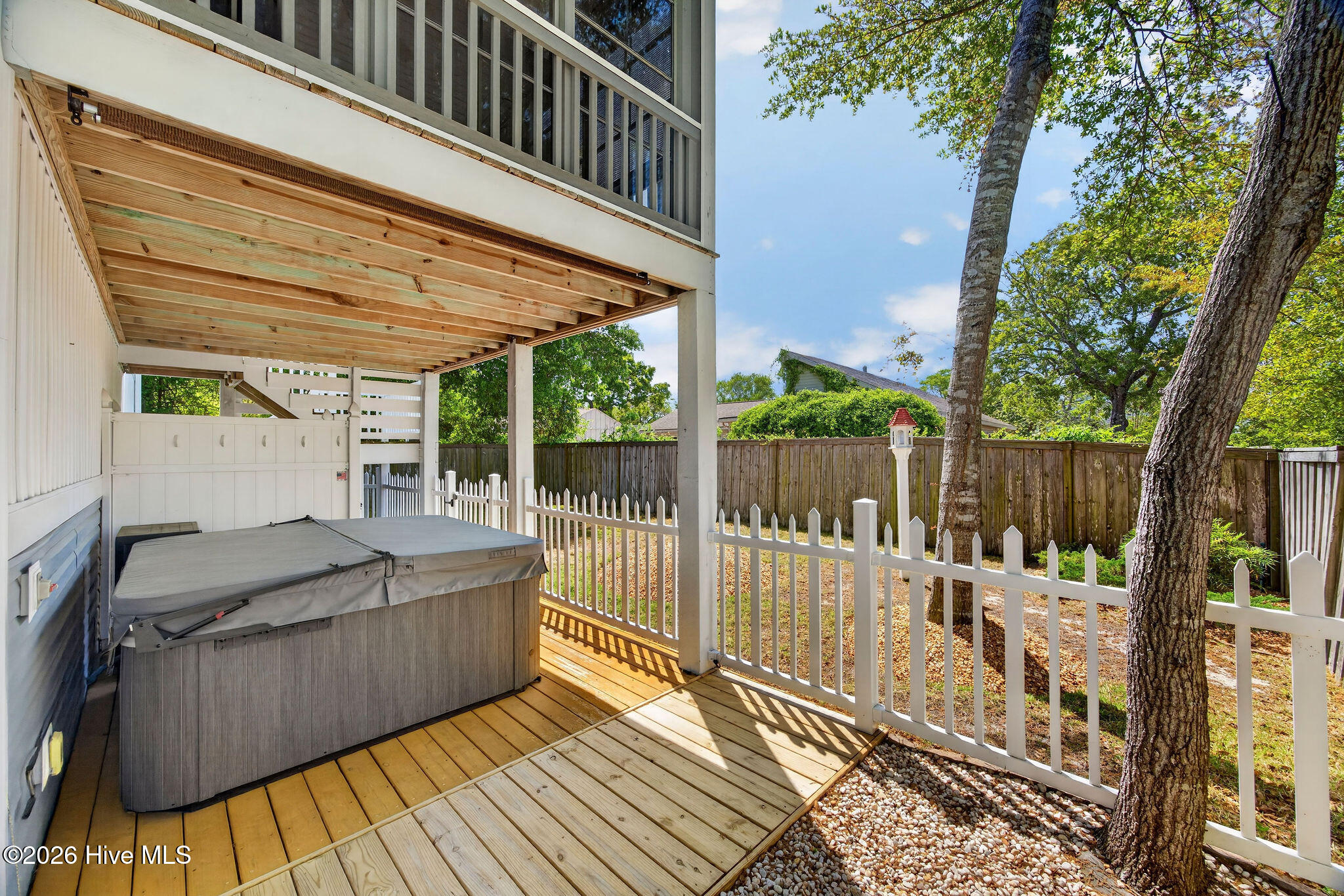 100548622 | Photo 46