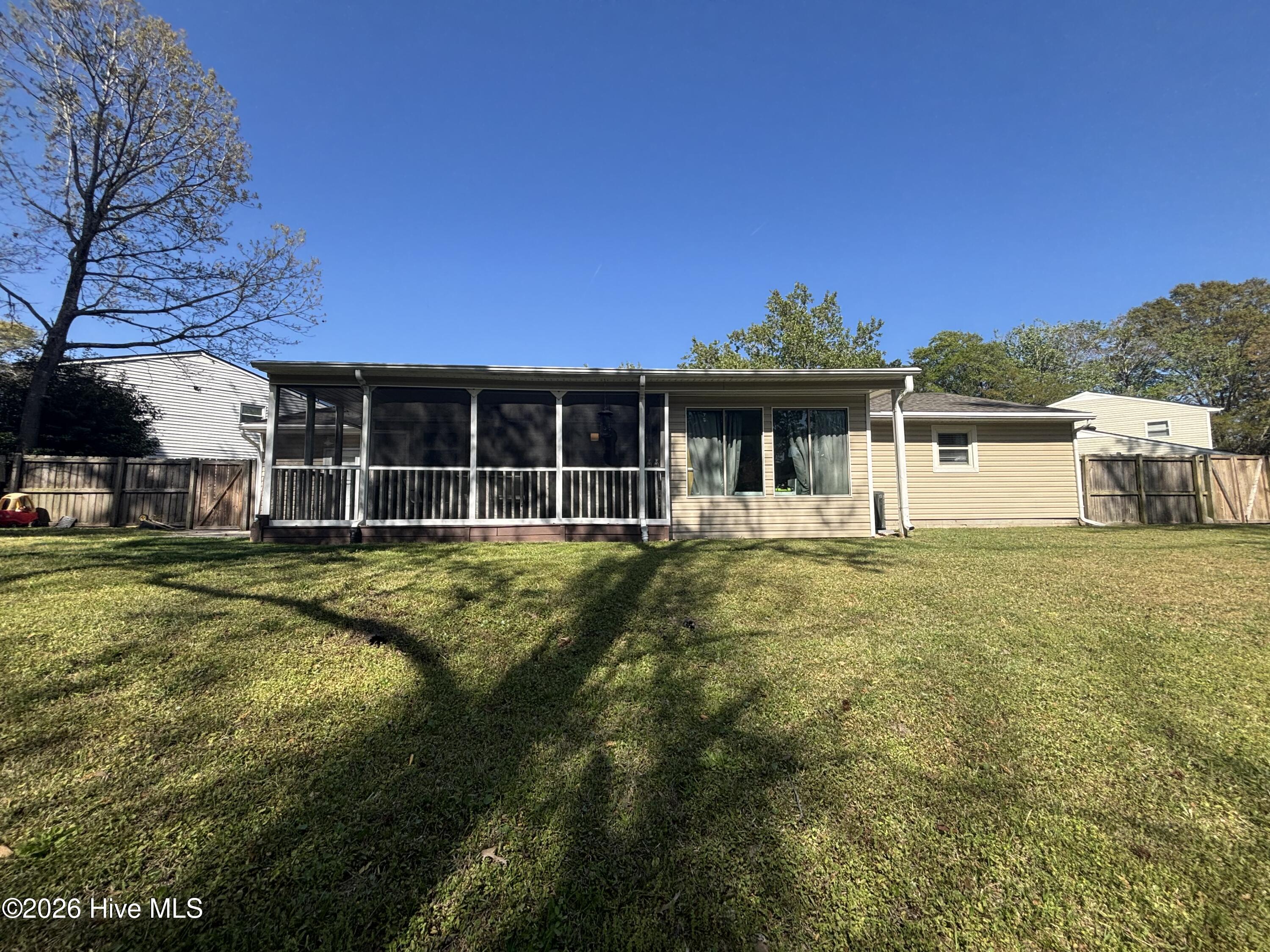 100565597 | Photo 17