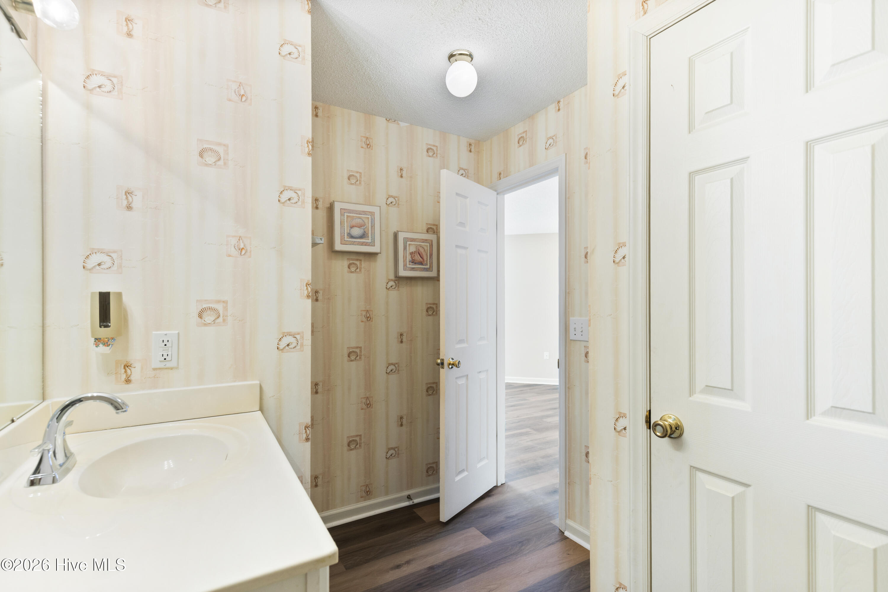 100548408 | Photo 27