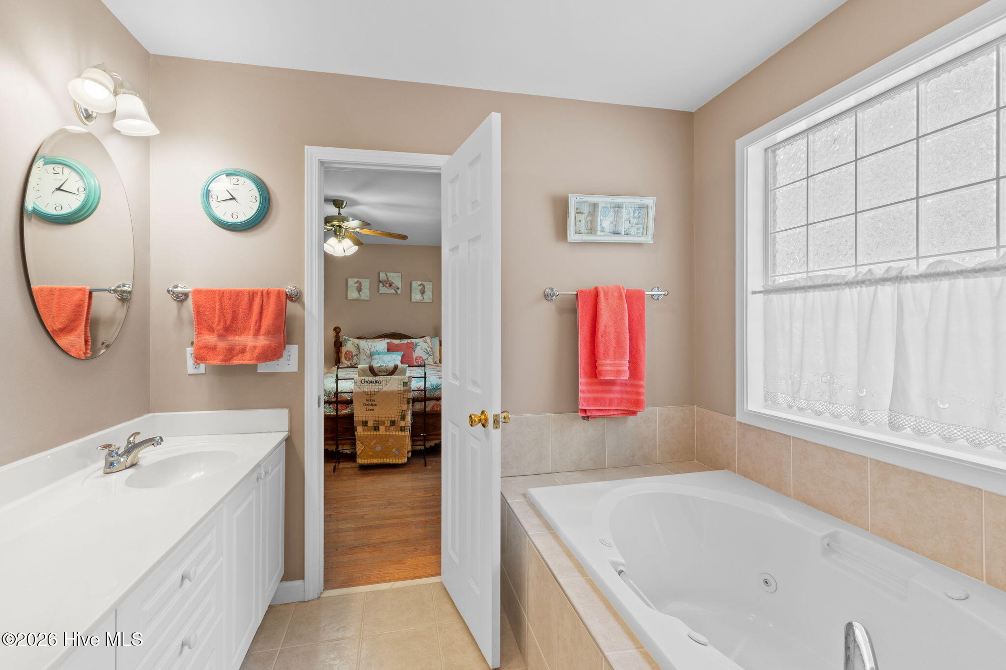 100556771 | Photo 18