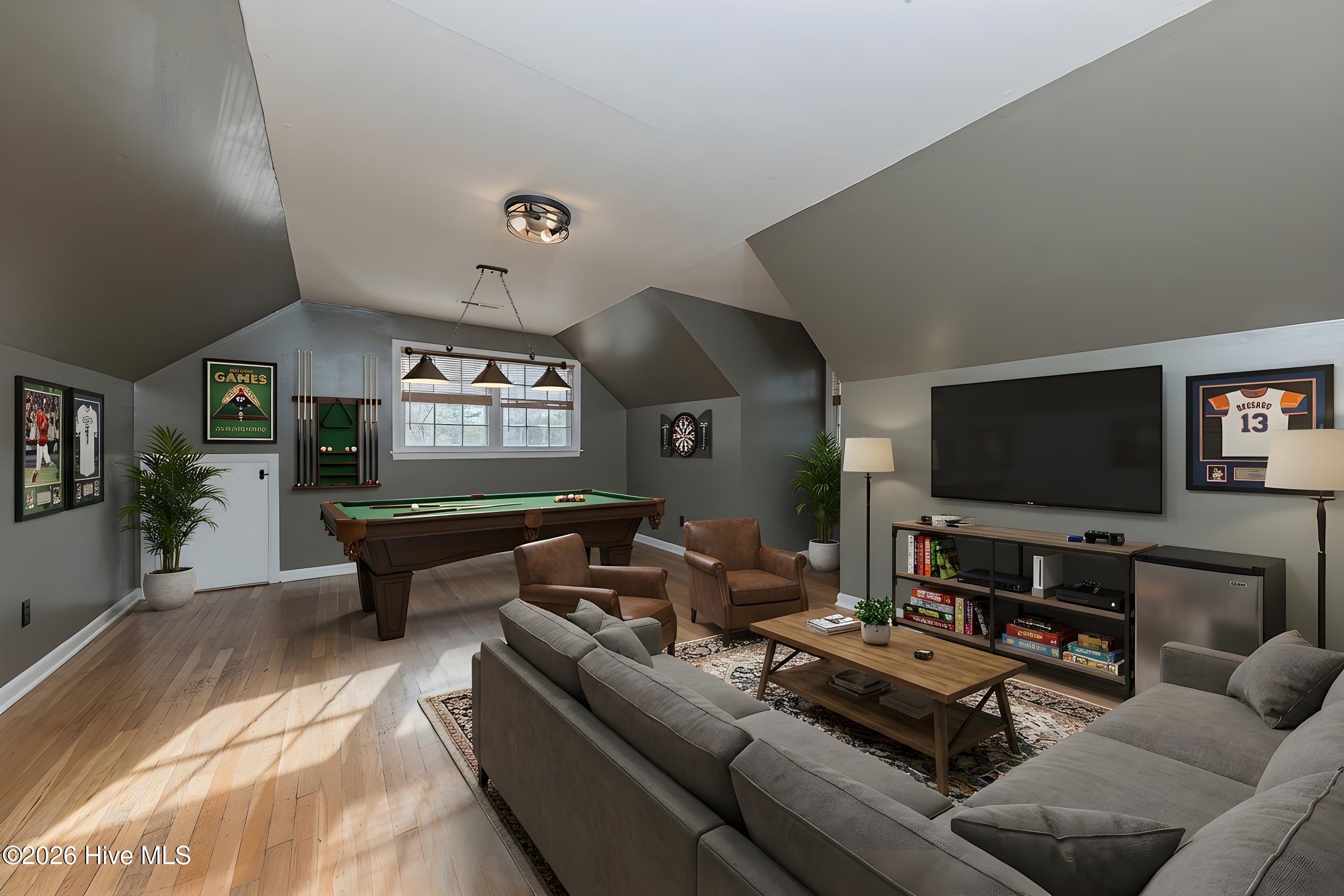 100563981 | Photo 35