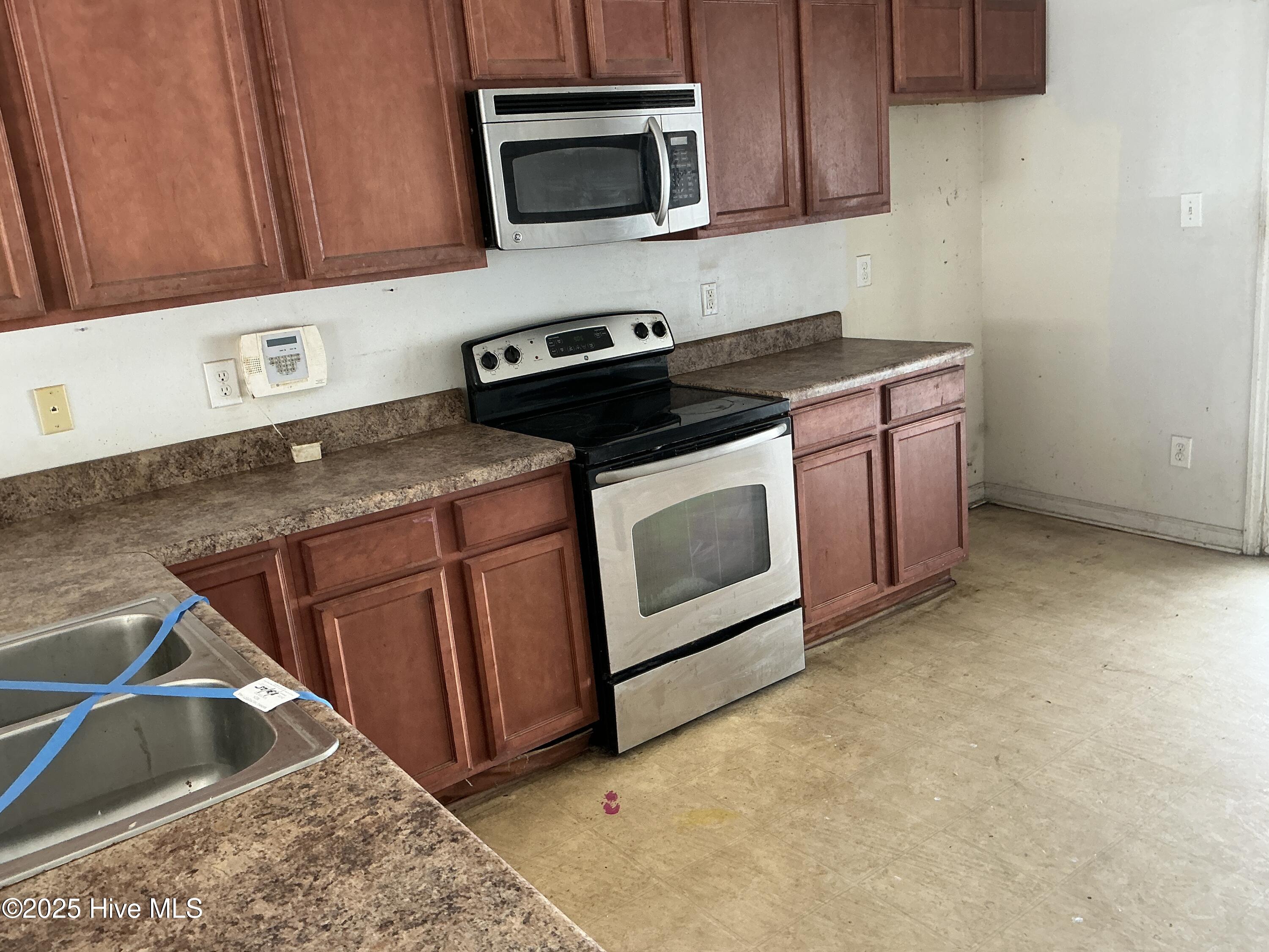 100533706 | Photo 15