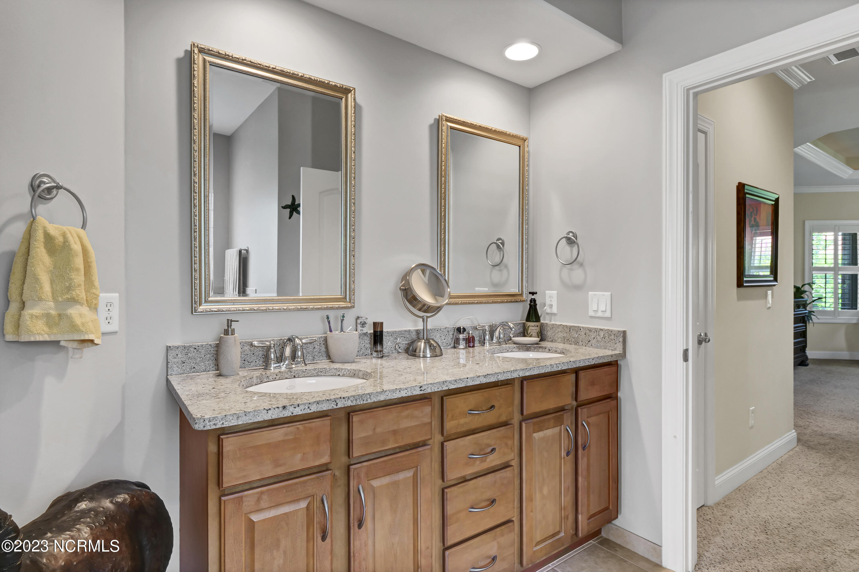 100555006 | Photo 24