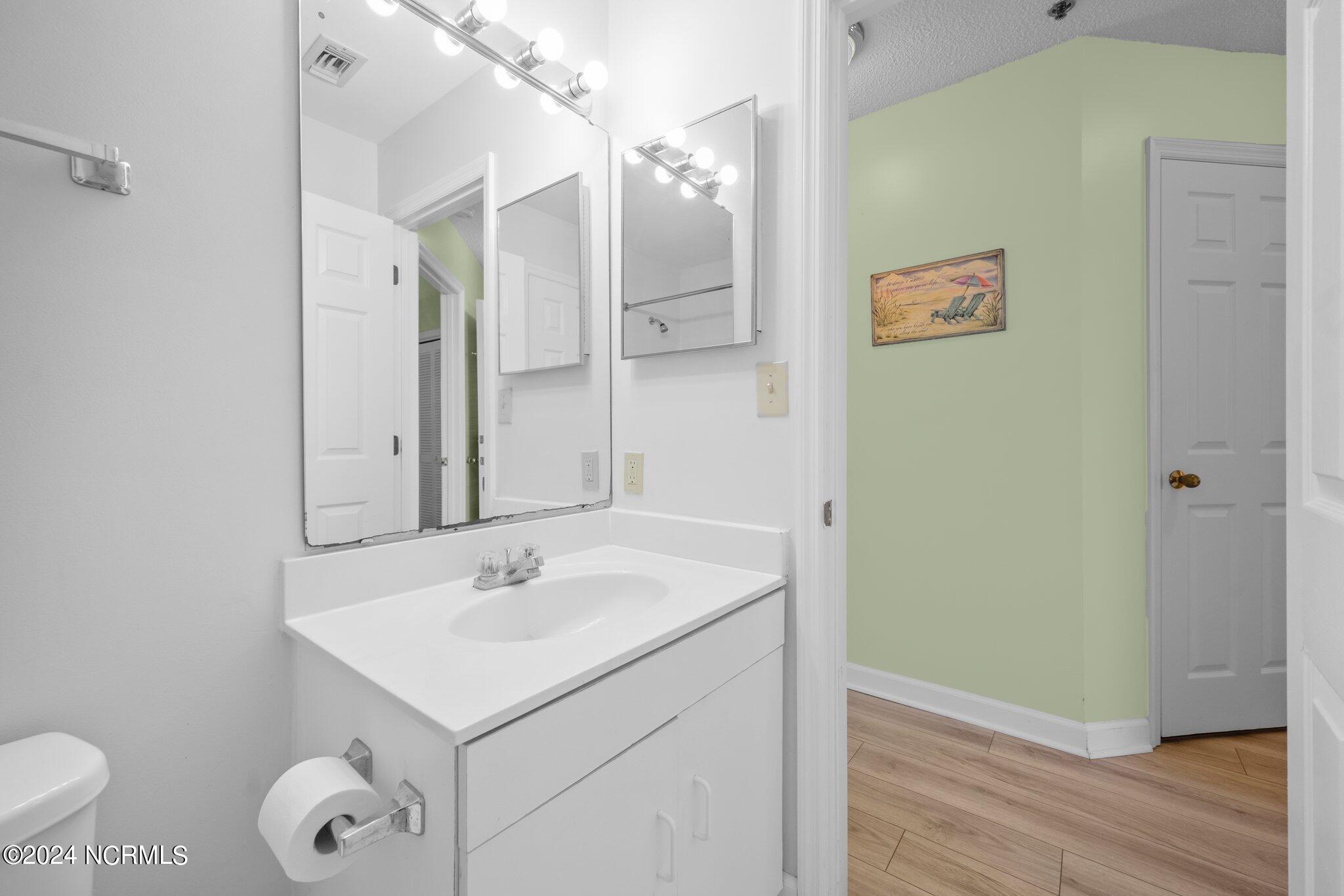 100461796 | Photo 25