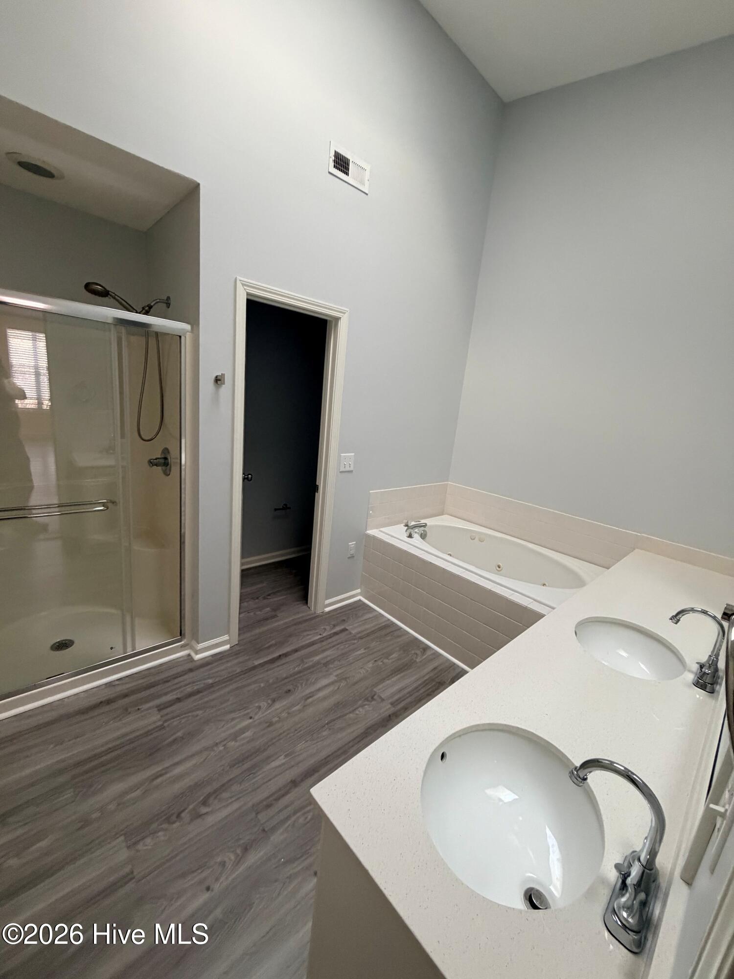 100543533 | Photo 10