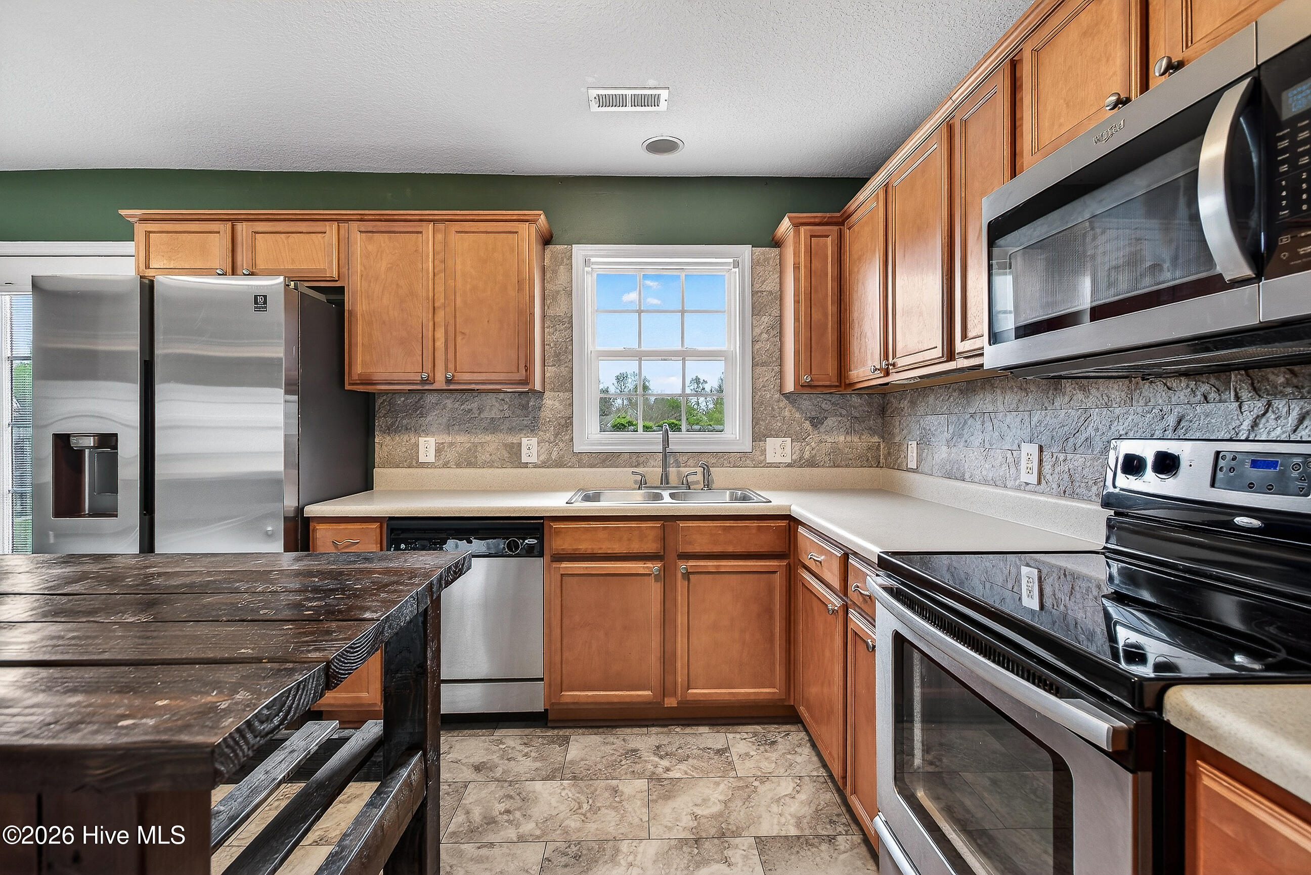 100563999 | Photo 12