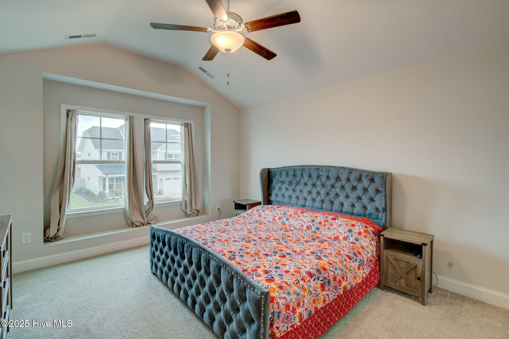 100535220 | Photo 25