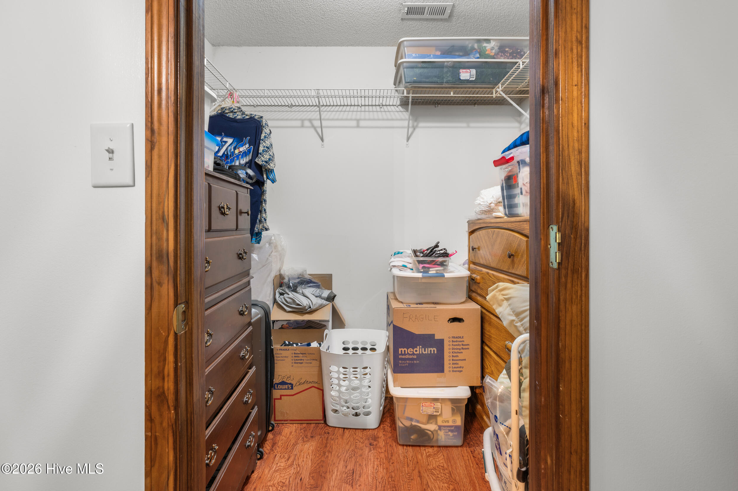 100568850 | Photo 20