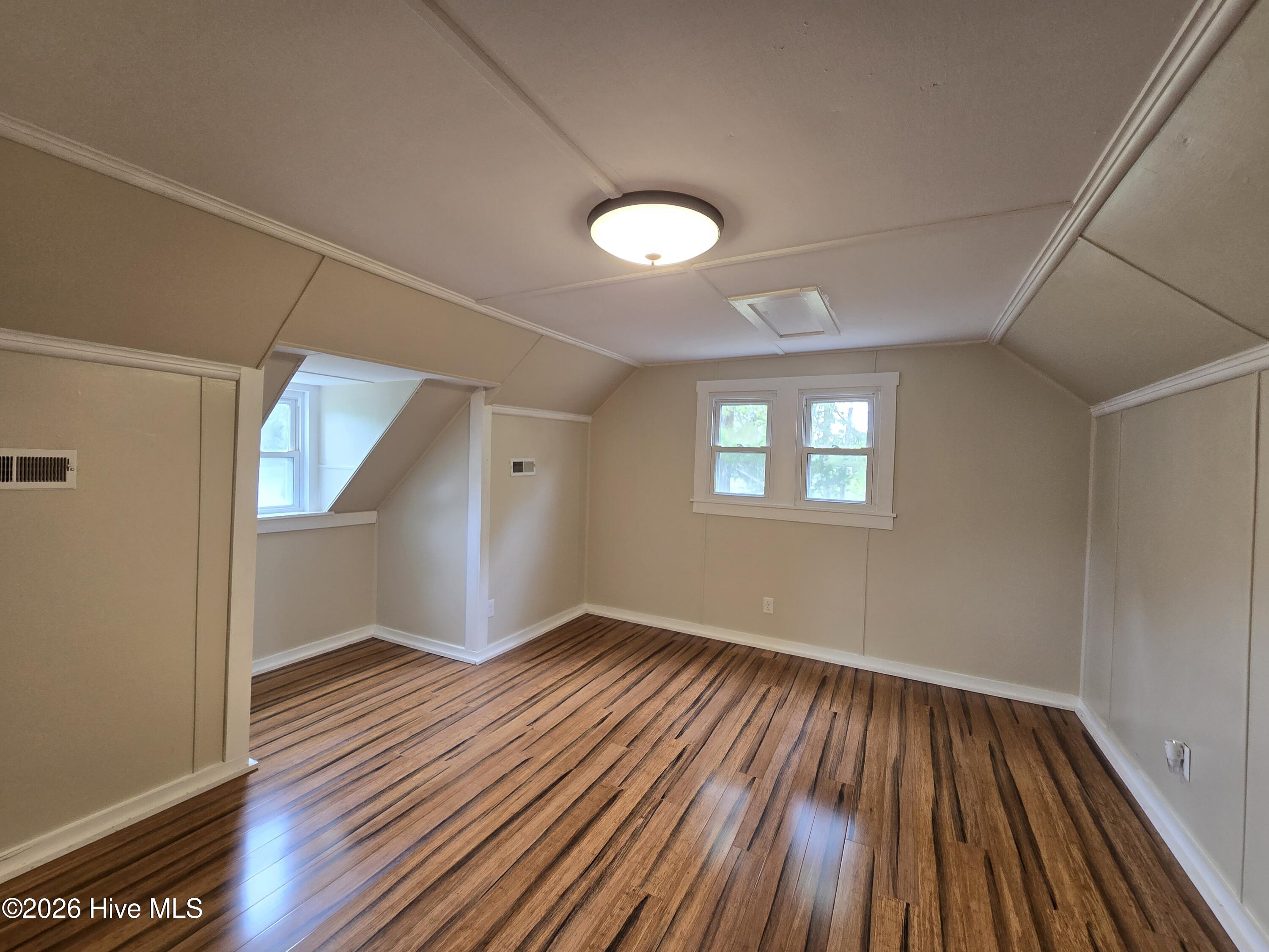 100569910 | Photo 13