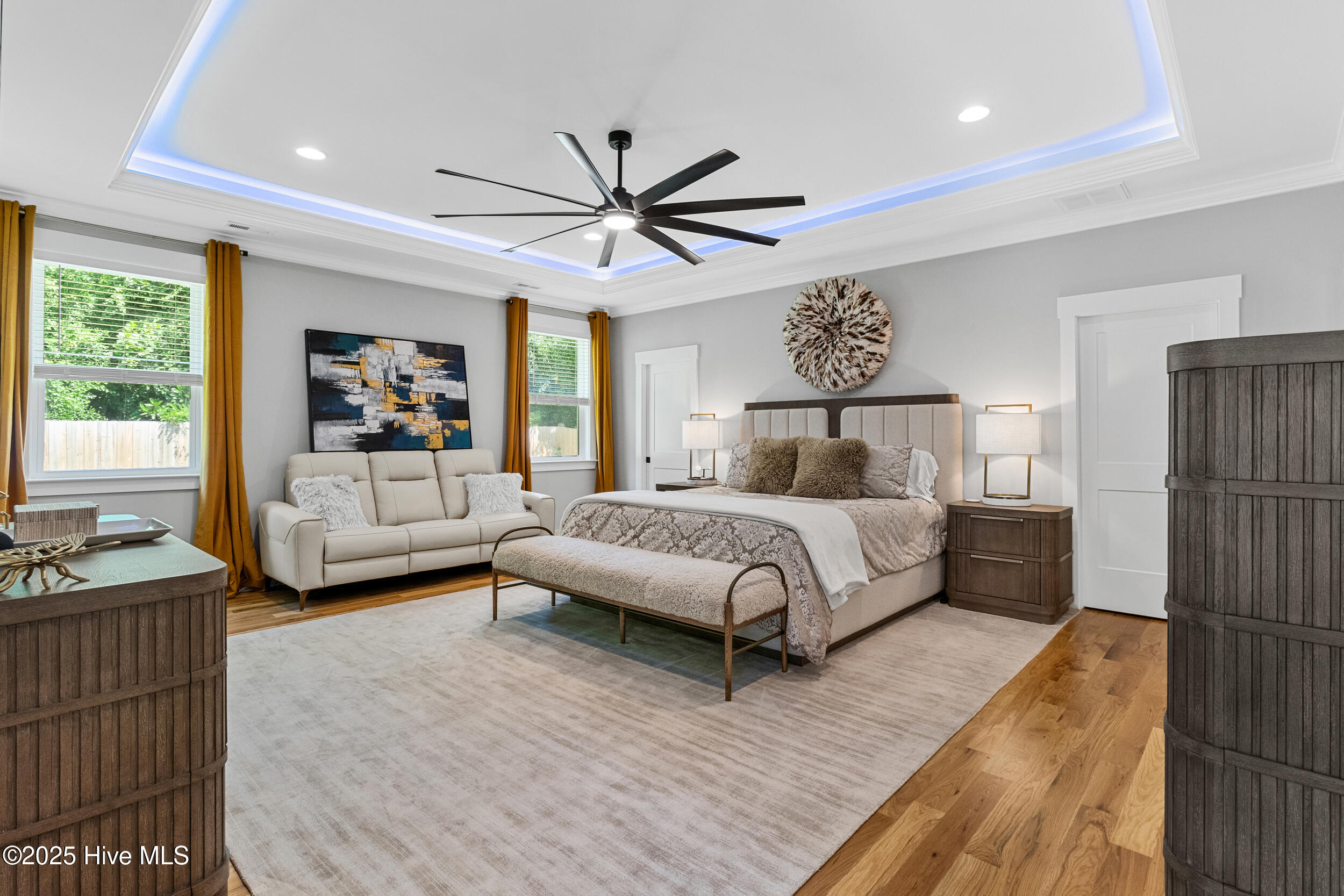 100561677 | Photo 35