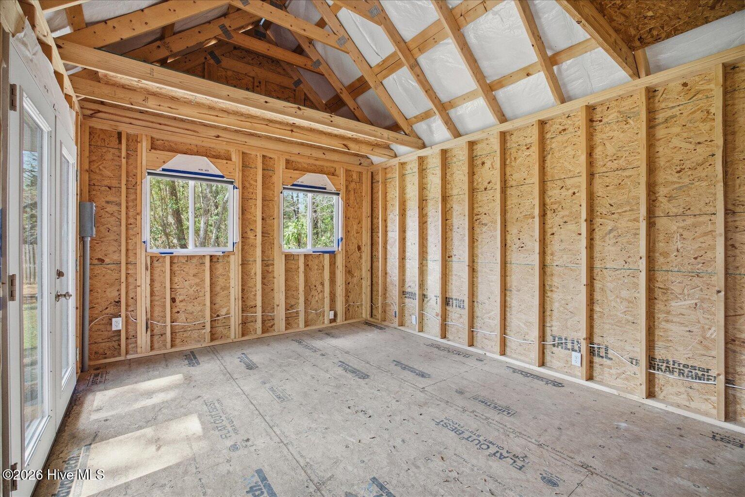 100564069 | Photo 34