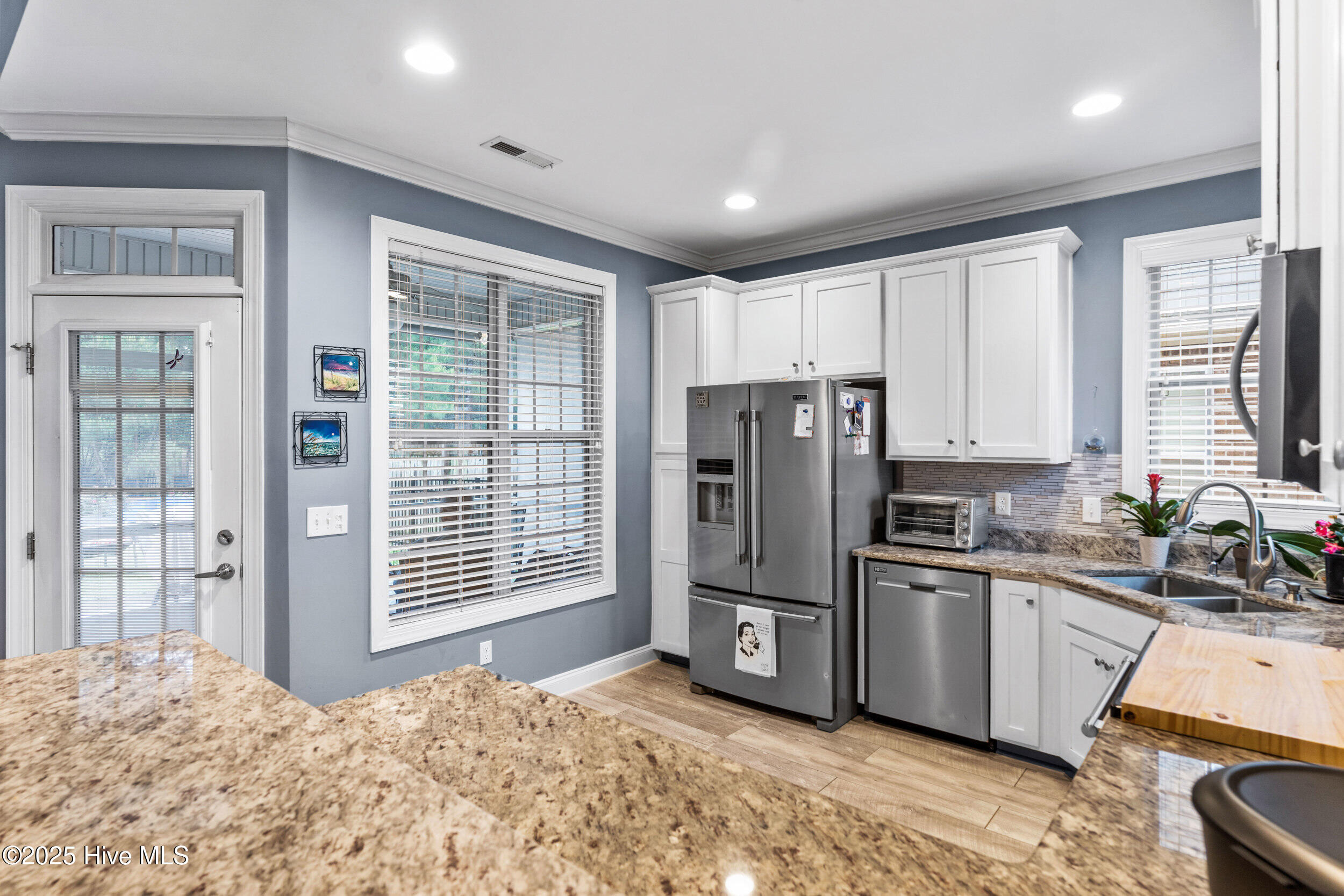 100506043 | Photo 15