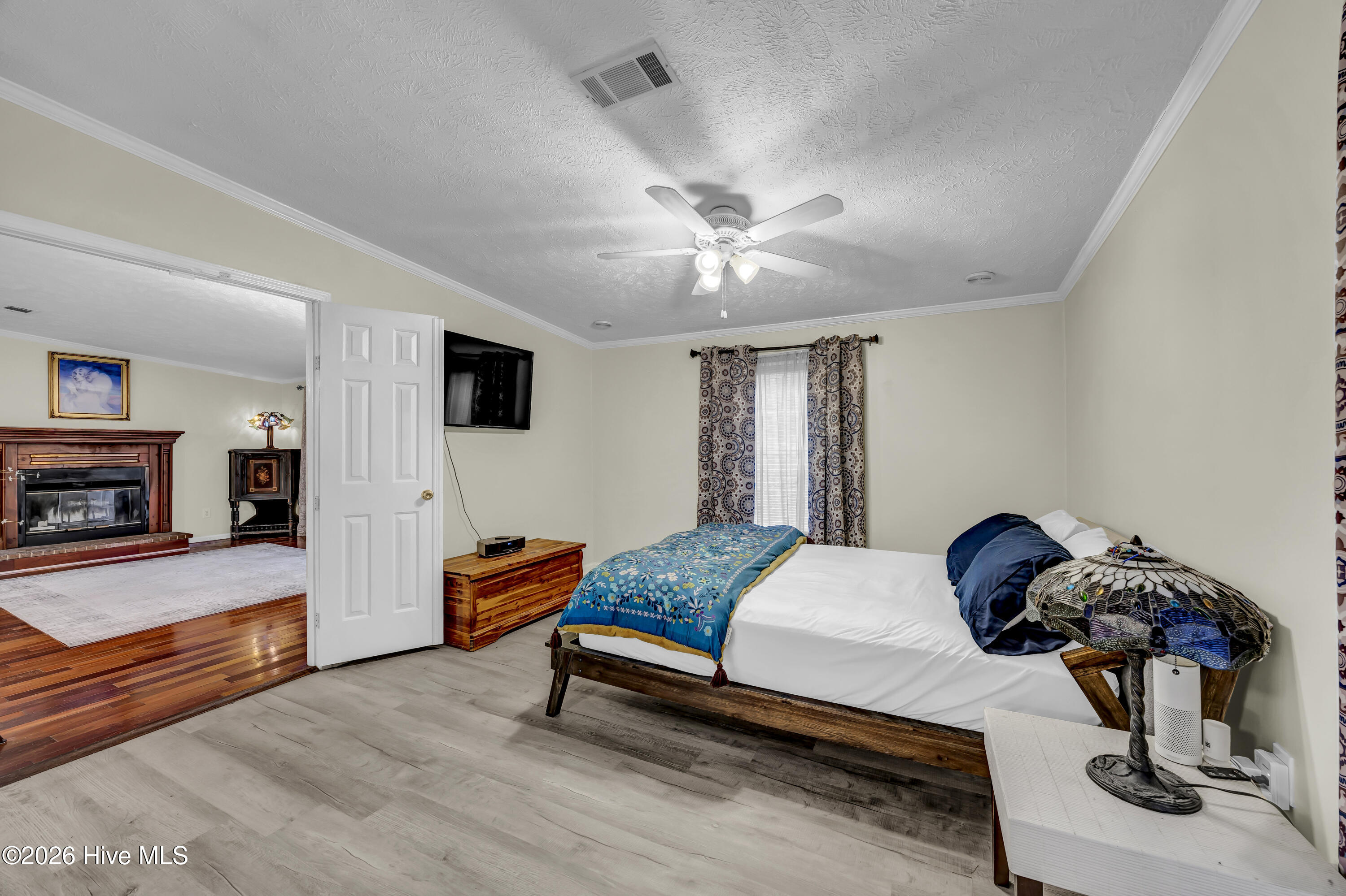 100561537 | Photo 21