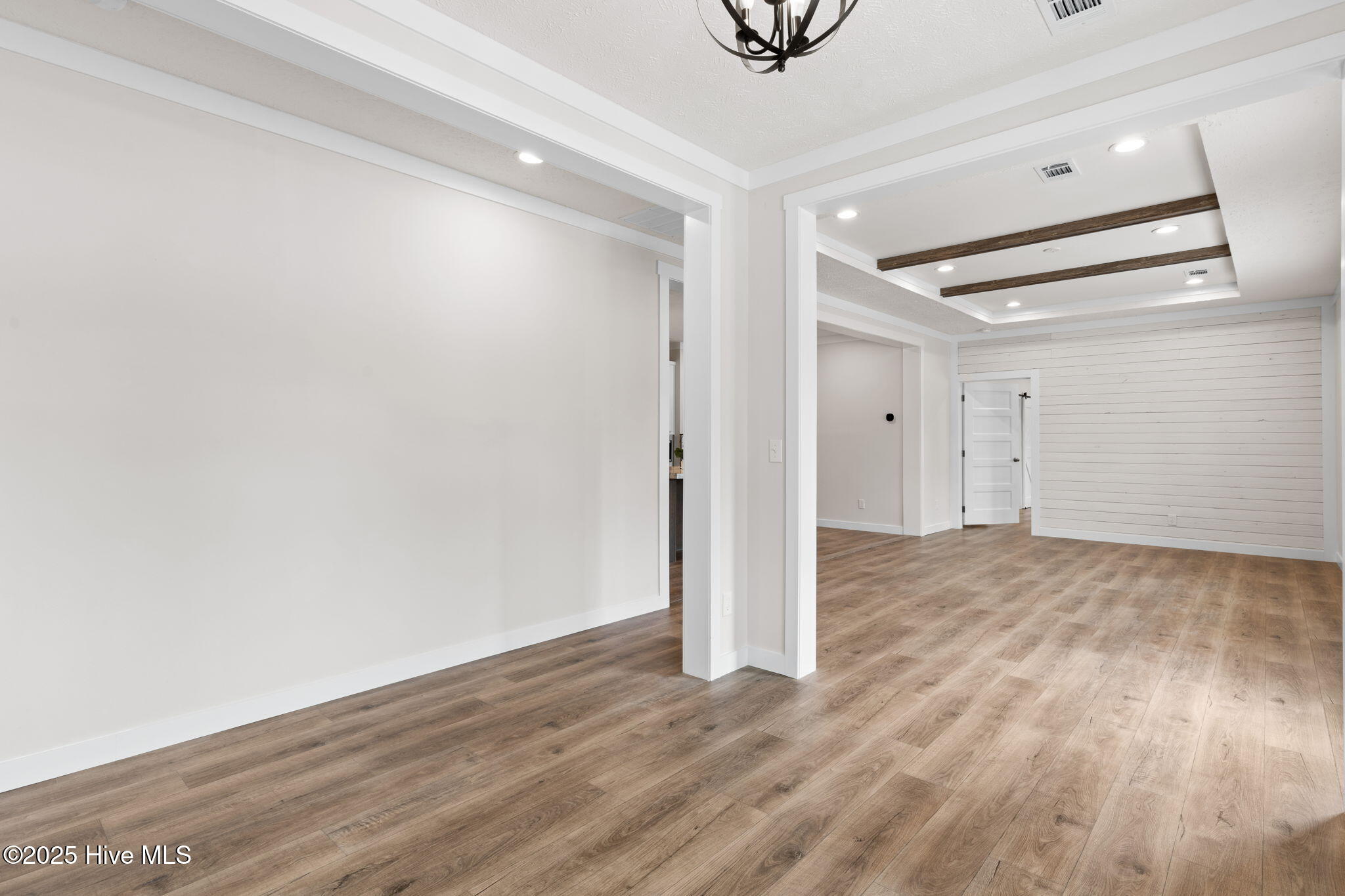 100558288 | Photo 15