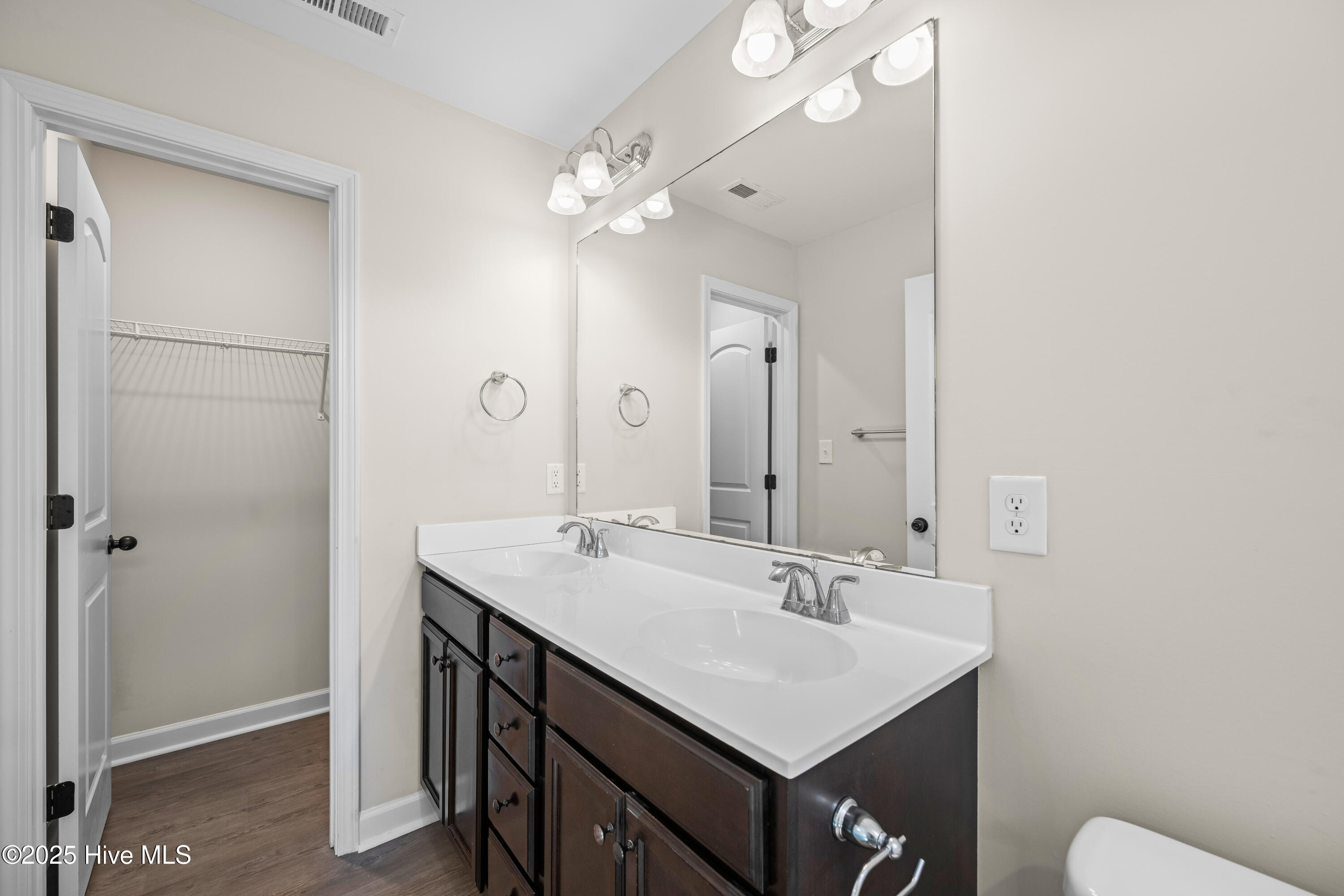 100544076 | Photo 23