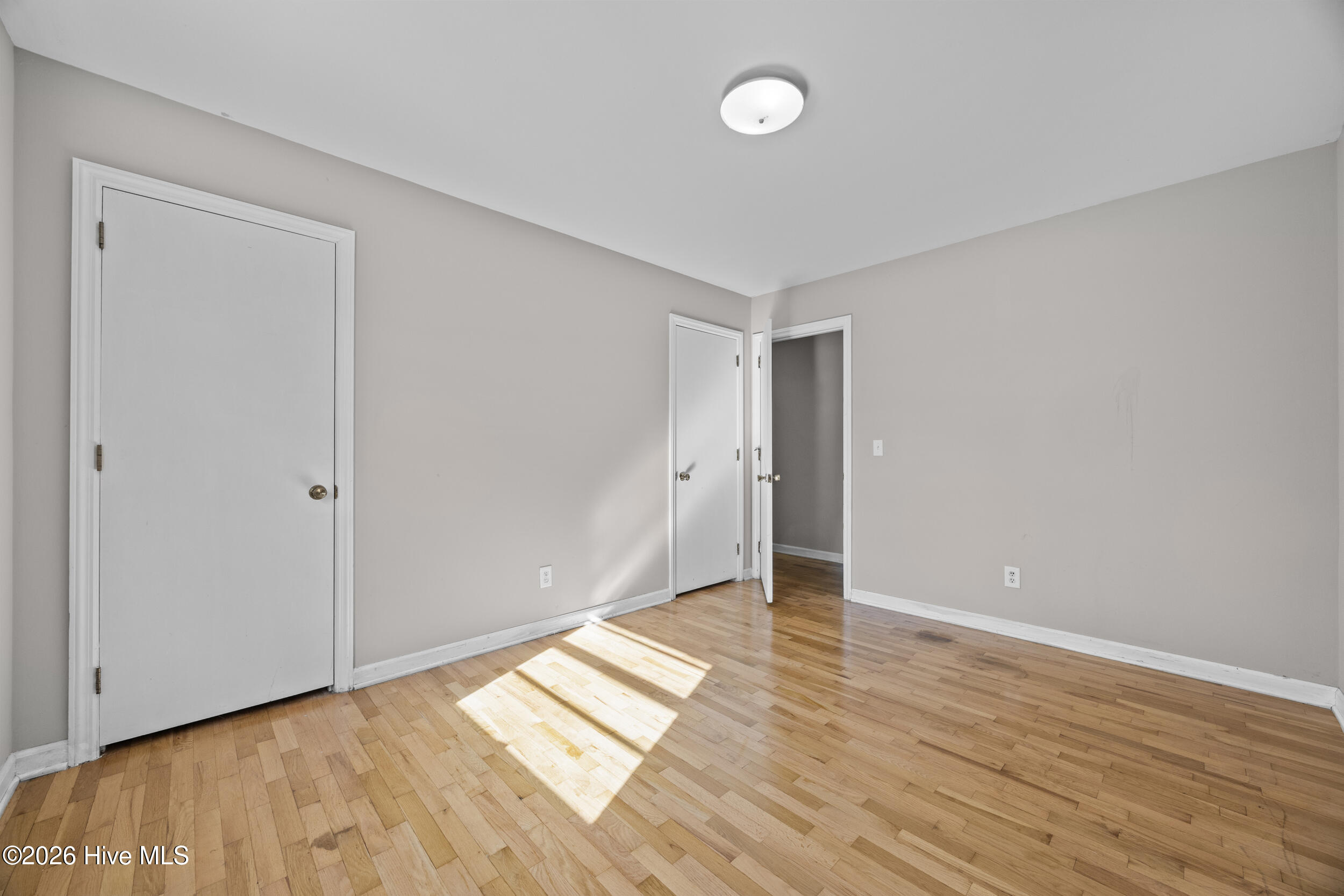 100548079 | Photo 28